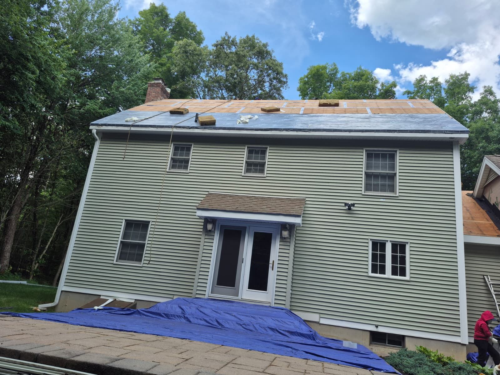 Homeowners in East Hampton, CT get a new roof by DiGiorgi by DiGiorgi Roofing and Siding Inc
