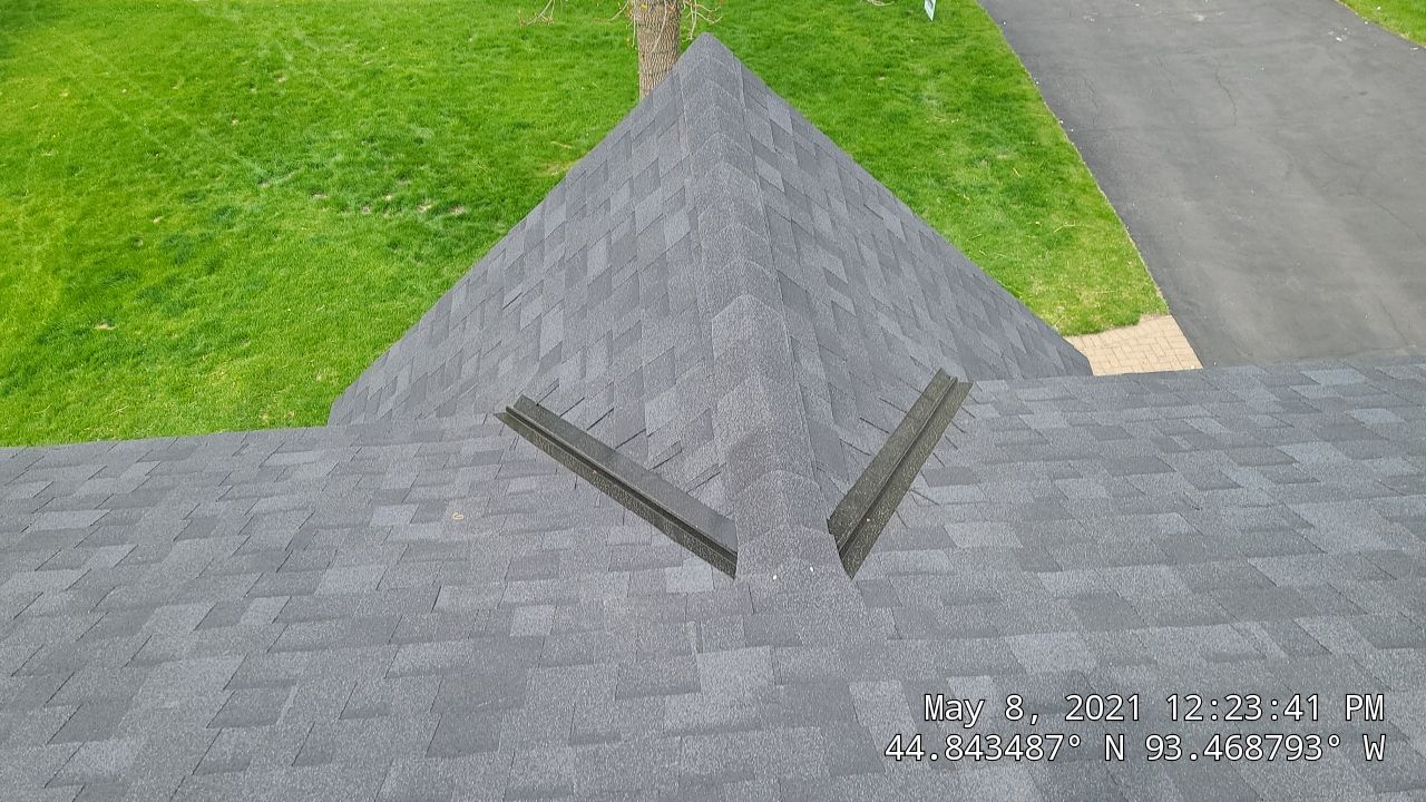 Eden Prairie, MN – Roof Replacement on Steep and High Roof by First Impressions Exteriors