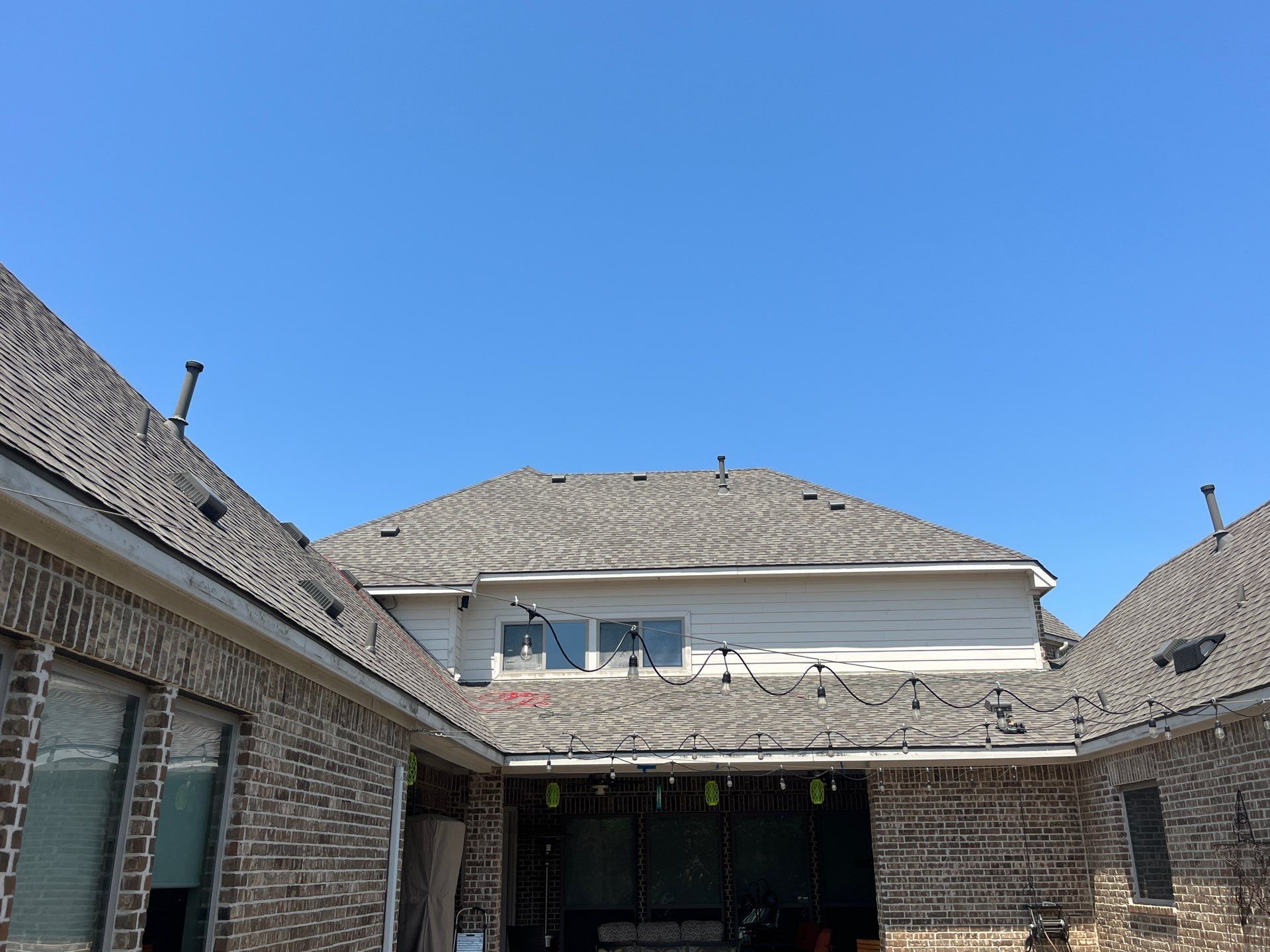 Pink Brick/WW Shingle by Tejas Roofworks + Restoration