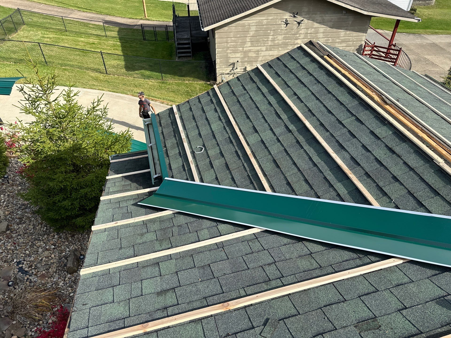 Alpha Rib, Color: Ivy Green by Eagle Eye Roofing