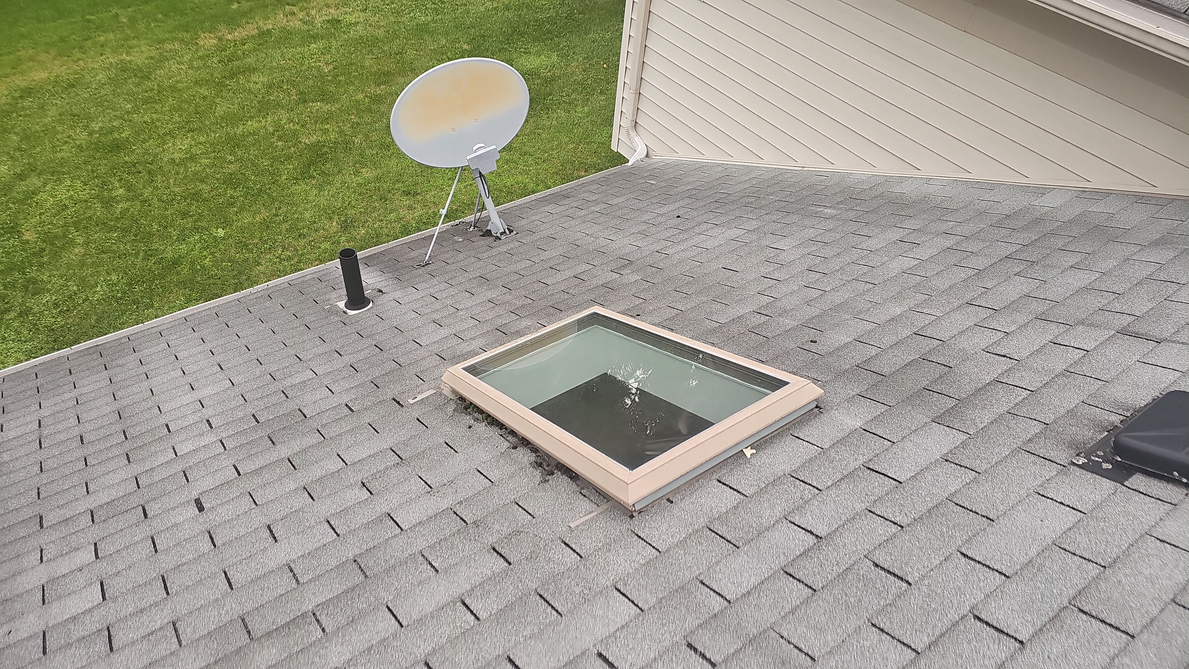 Atlas Pinnacle, Color, Coastal Granite, Drip Edge, Tuxedo Gray by Eagle Eye Roofing
