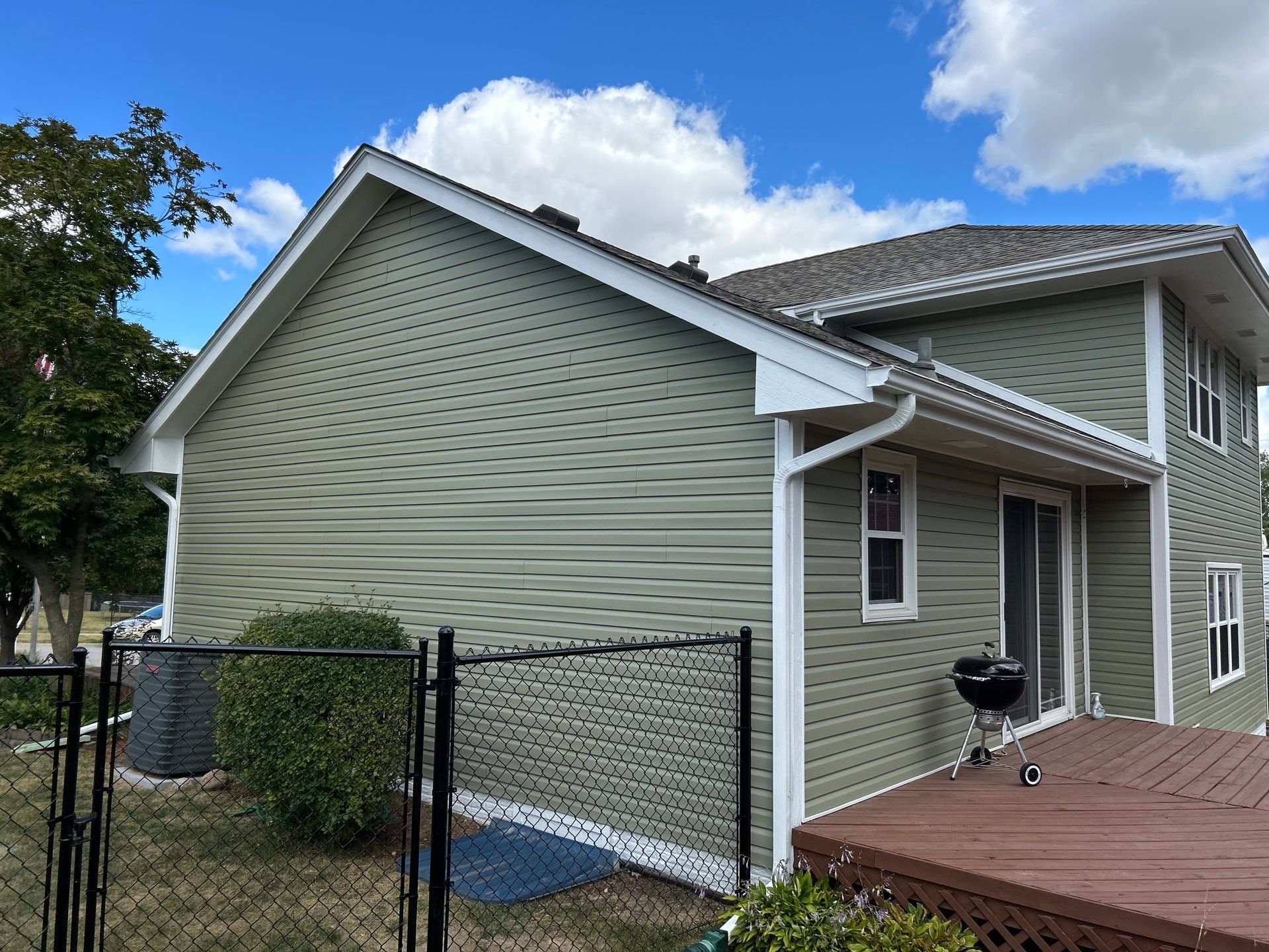 Vinyl siding in Pleasant Hill, IA by Blu Ember Properties