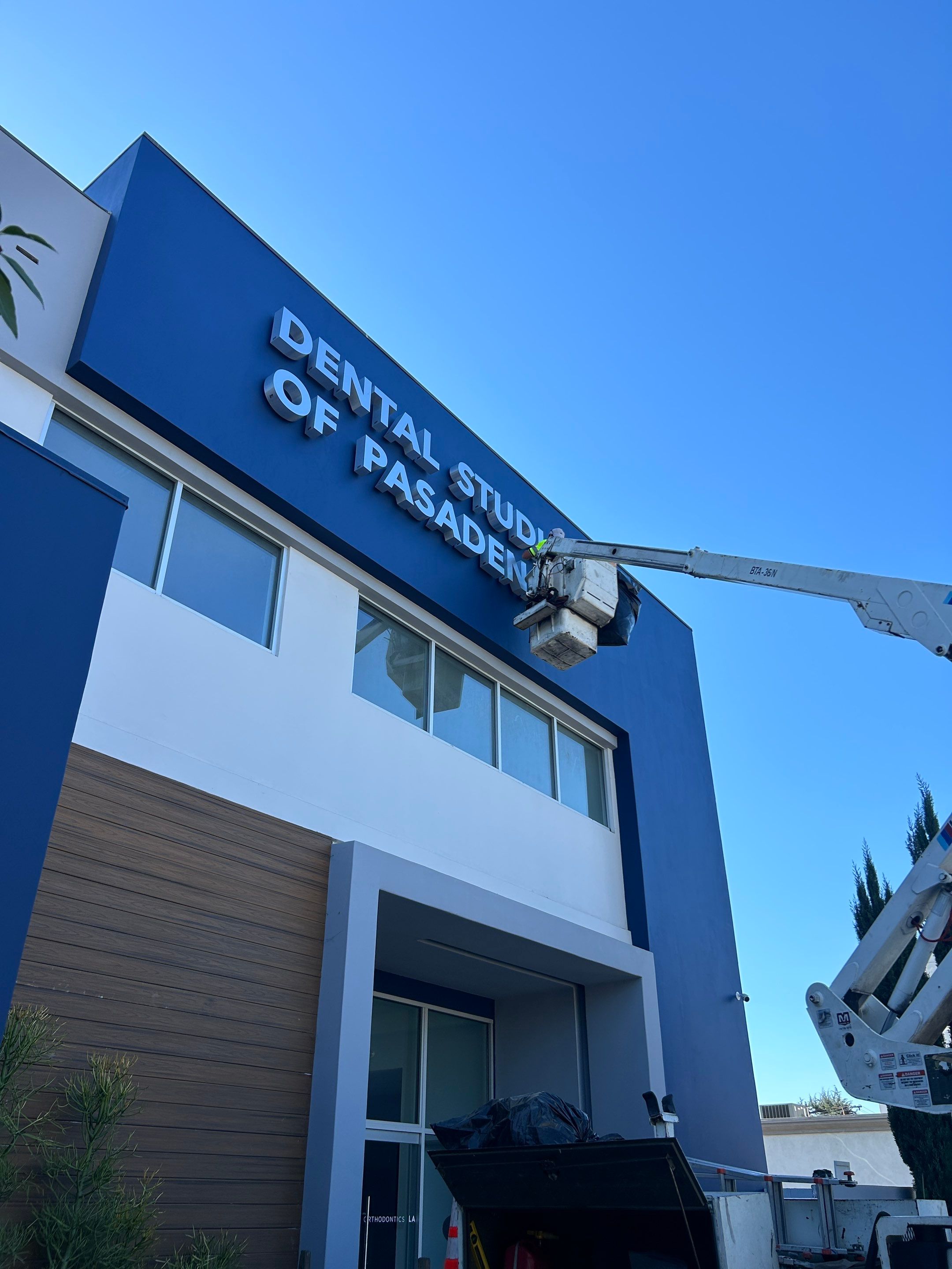Project in Pasadena by Golden State Signs