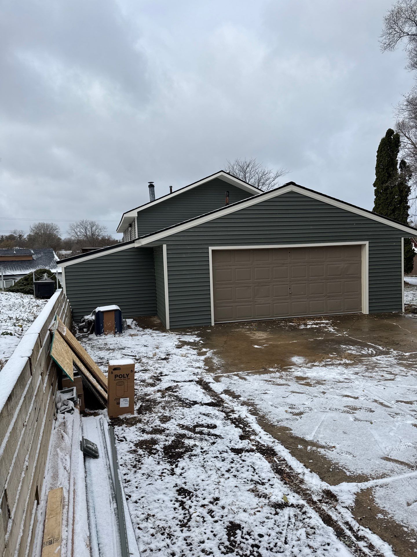 Siding Replacement using Alside Charter Oak D4.5" by 180 Contractors