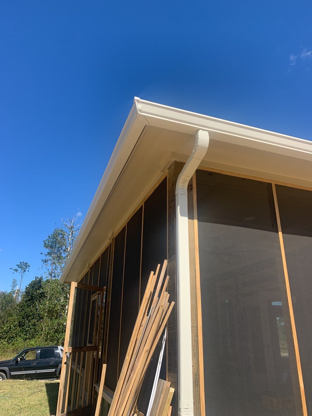 6 Inch Seamless Gutters using K-Style Seamless Gutters in Wewahitchka, FL by Gutter Professors