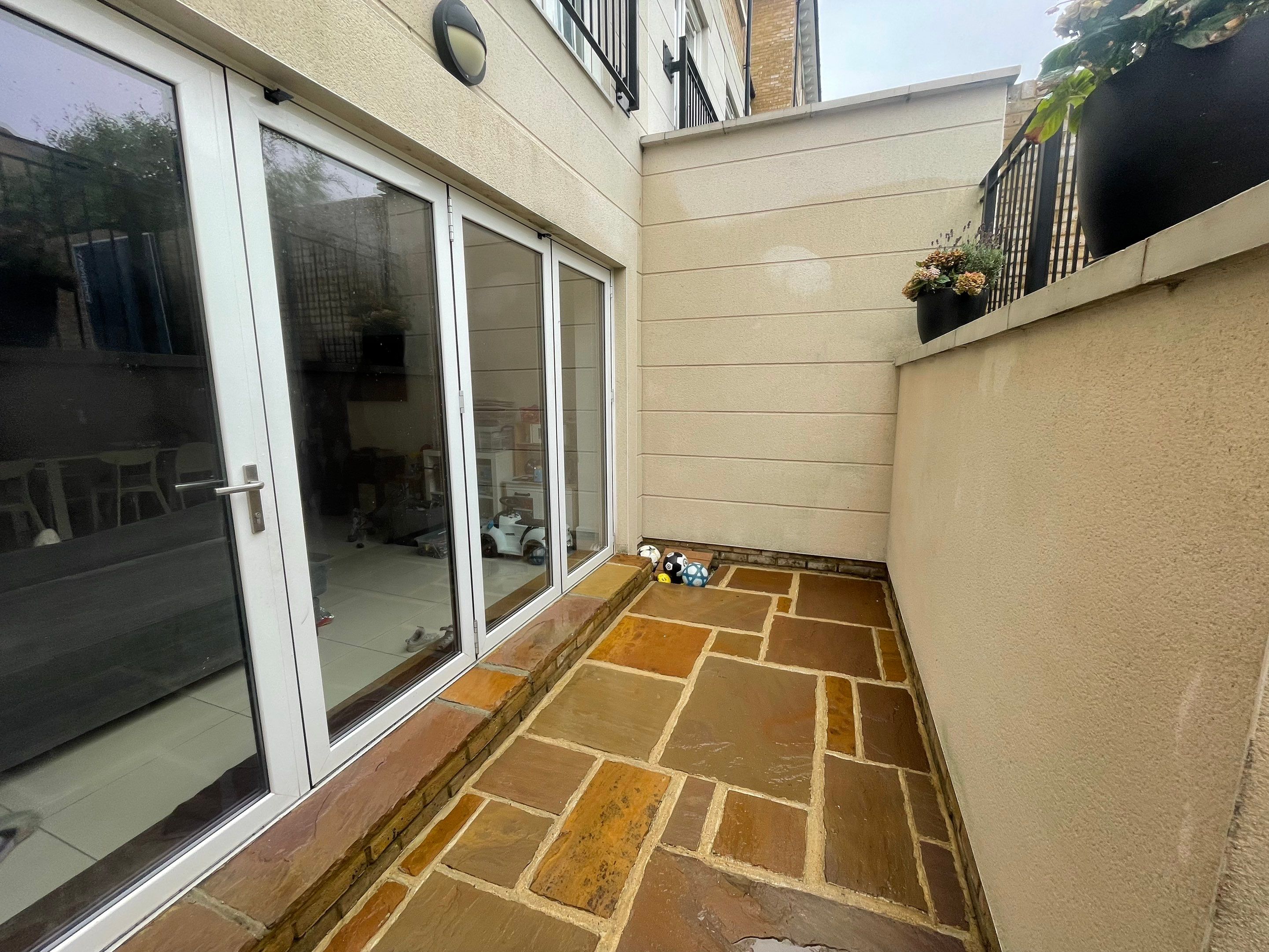 Exterior Clean using Mosmatic Flat Surface Cleaner by Ges Exterior Cleaning ltd