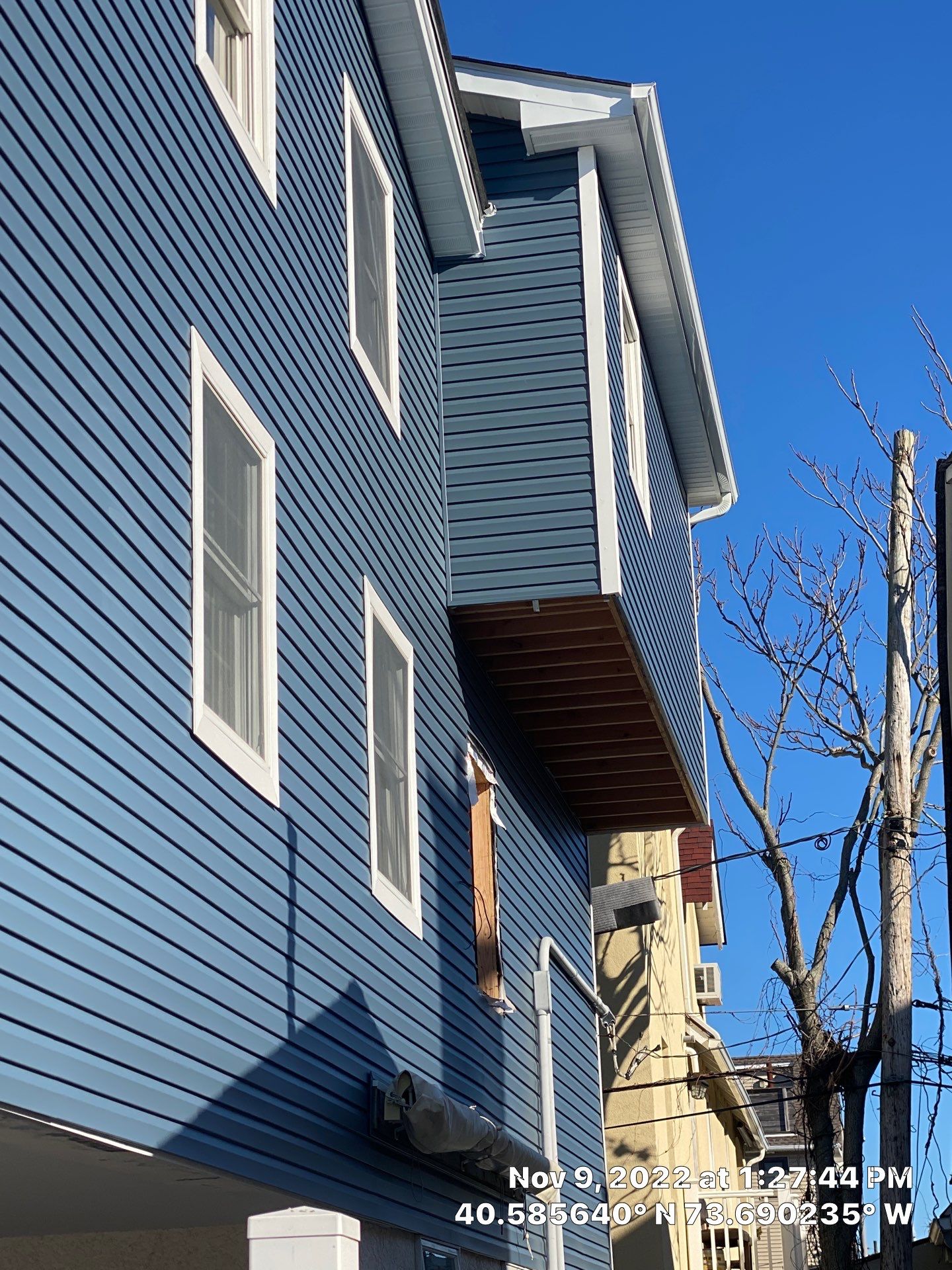 House lift in the westend of Long Beach. by Above All Gutters