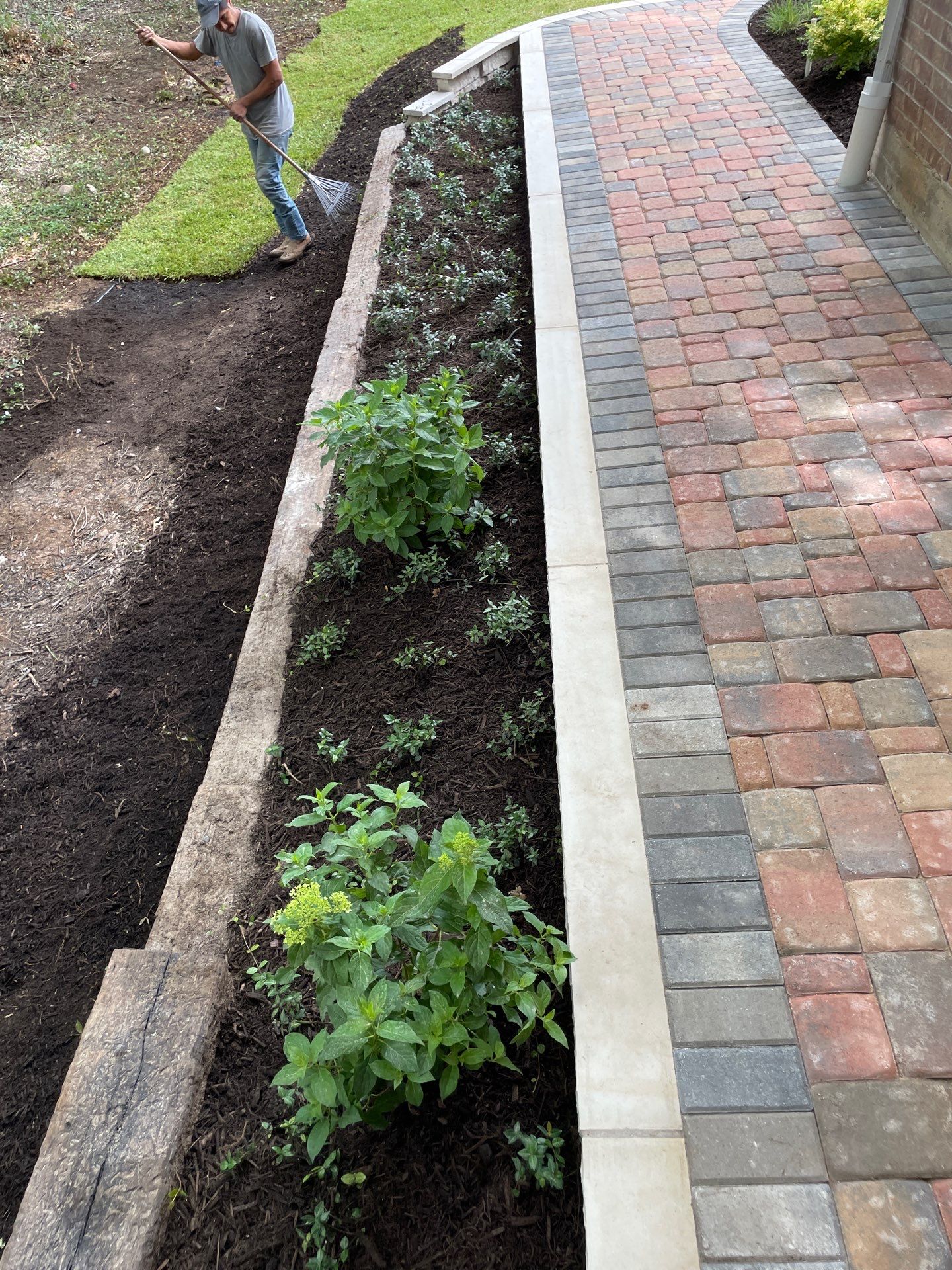 Paver Walkway, Chop Rock with Flagstone Cap by Peterson’s