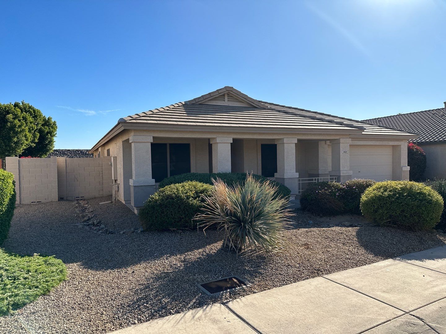 Hamilton - A Gorgeous Home Exterior Makeover in Phoenix, AZ with Dunn Edwards Paints by Double G Painting Contractors, LLC