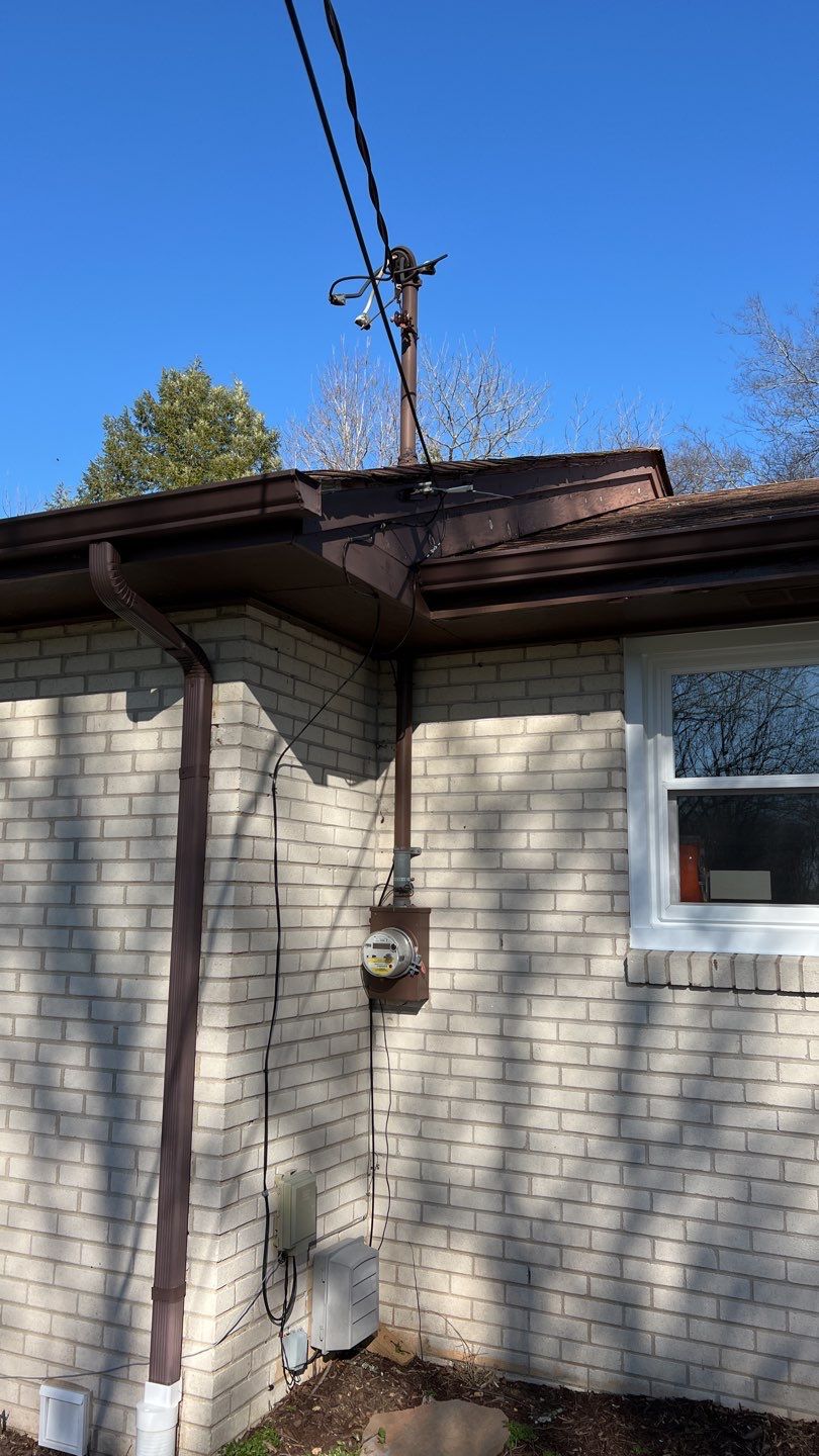 Residential Roofing Installation using Owens Corning Oakridge Roofing System by Undersun Roofing 