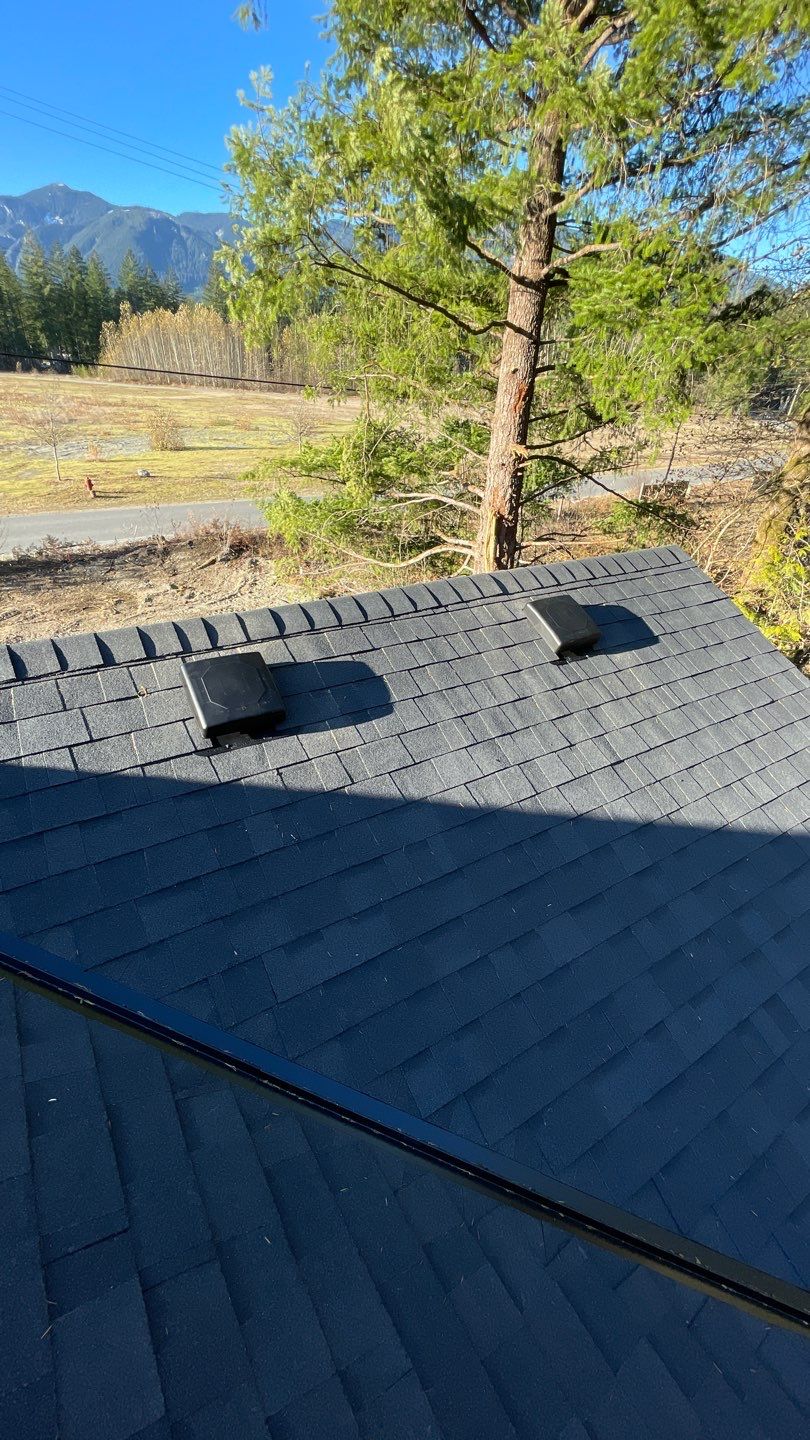 Residential Roofing Installation using OC Oakridge shingles by Top Notch Roofing Inc