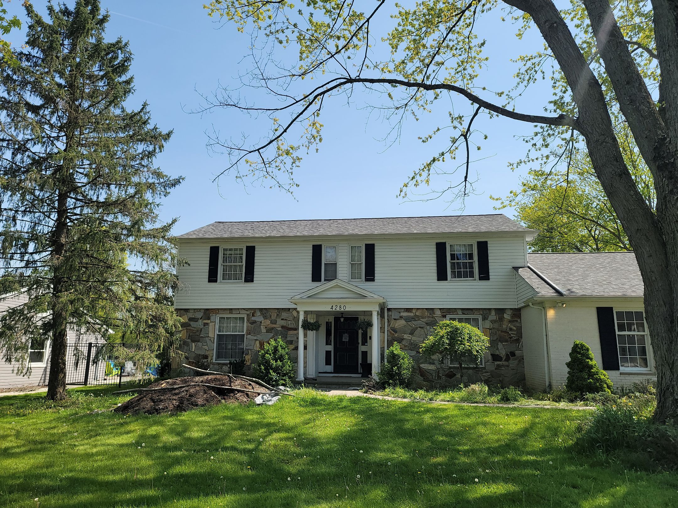 ATLAS PINNACLE COLOR: SUMMER STORM DRIP EDGE: WHITE by Eagle Eye Roofing