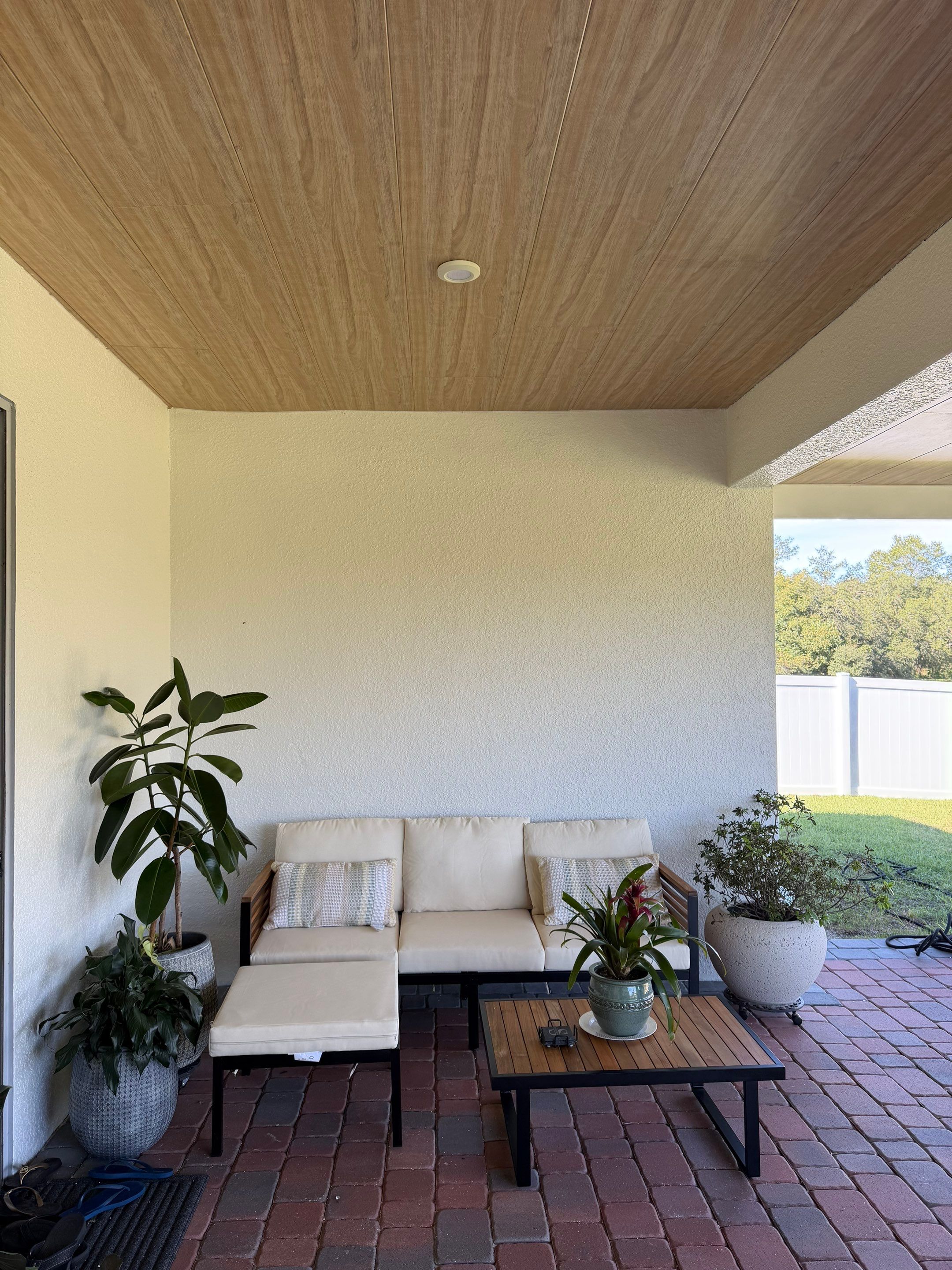 The Warmth of Wood, The Strength of Aluminum: Apopka Custom Patio by Orlando pergolas 