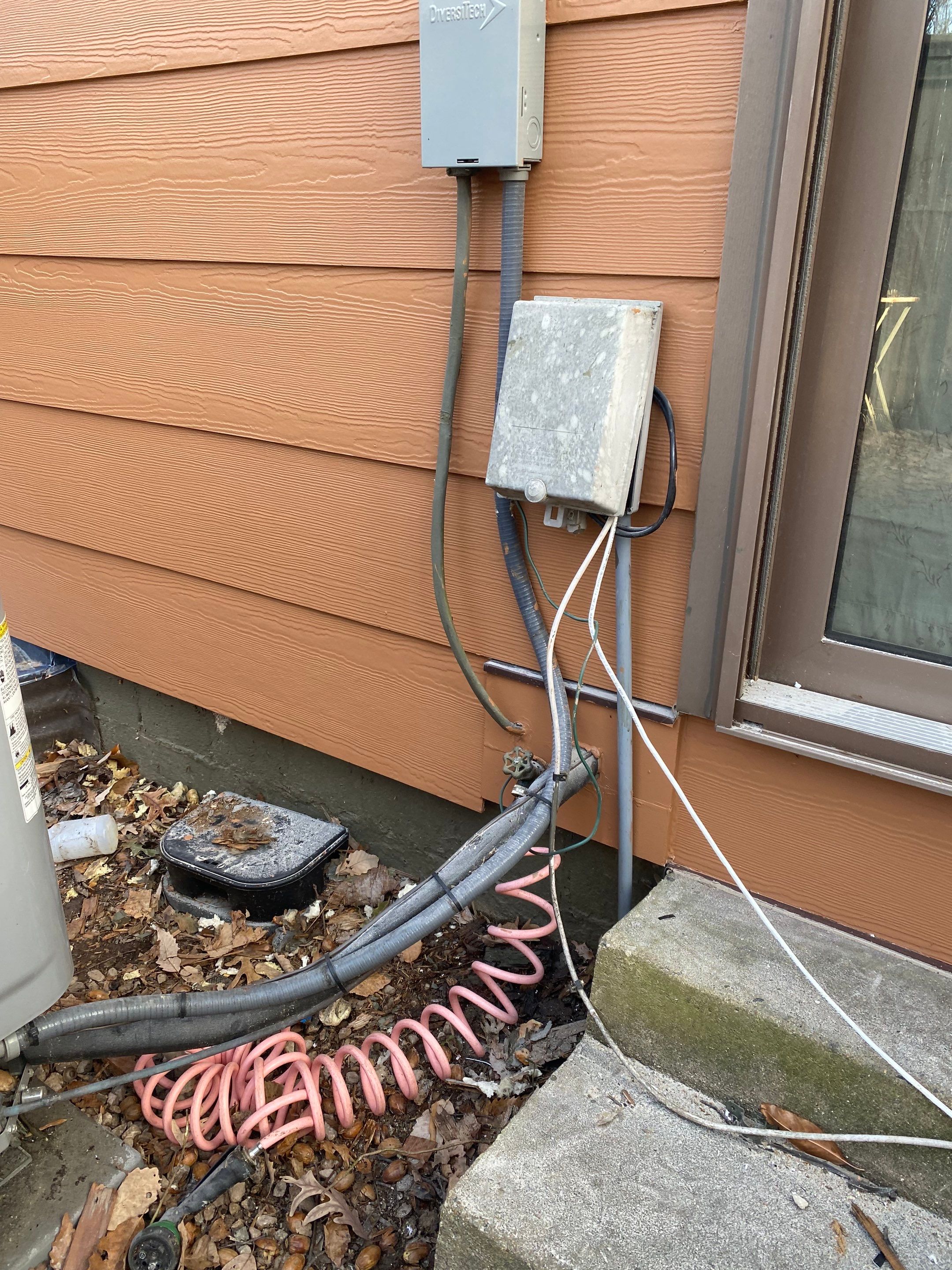 Reston: Residential Siding Replacement with James Hardie Statement Beaded Plank in Cappuccino Muffin by RM Banning, Inc.