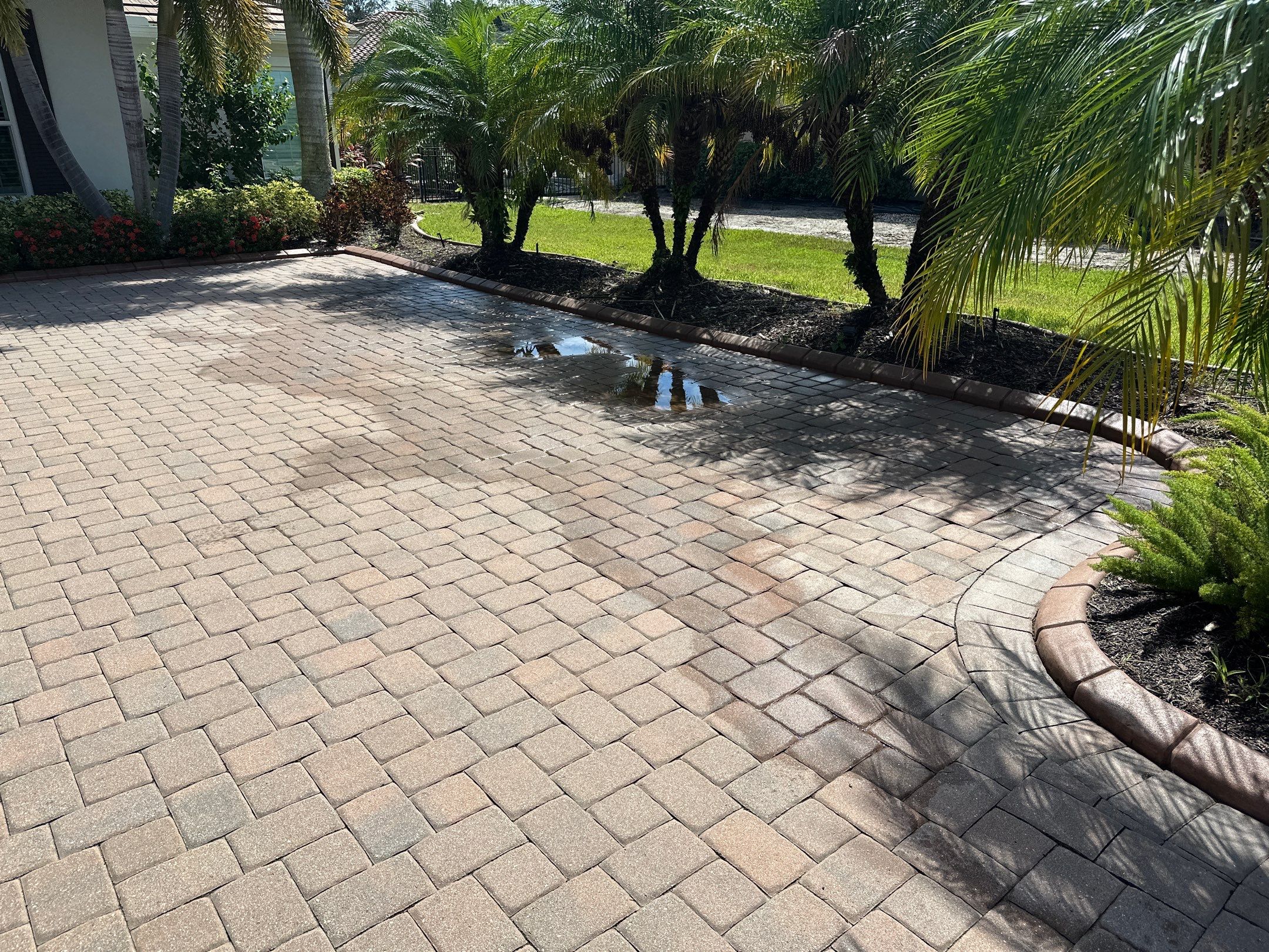 Paver Patio/Lanai & Driveway Cleaning in Winding River, Bradenton, FL | Sunshine AquaWash by Sunshine AquaWash