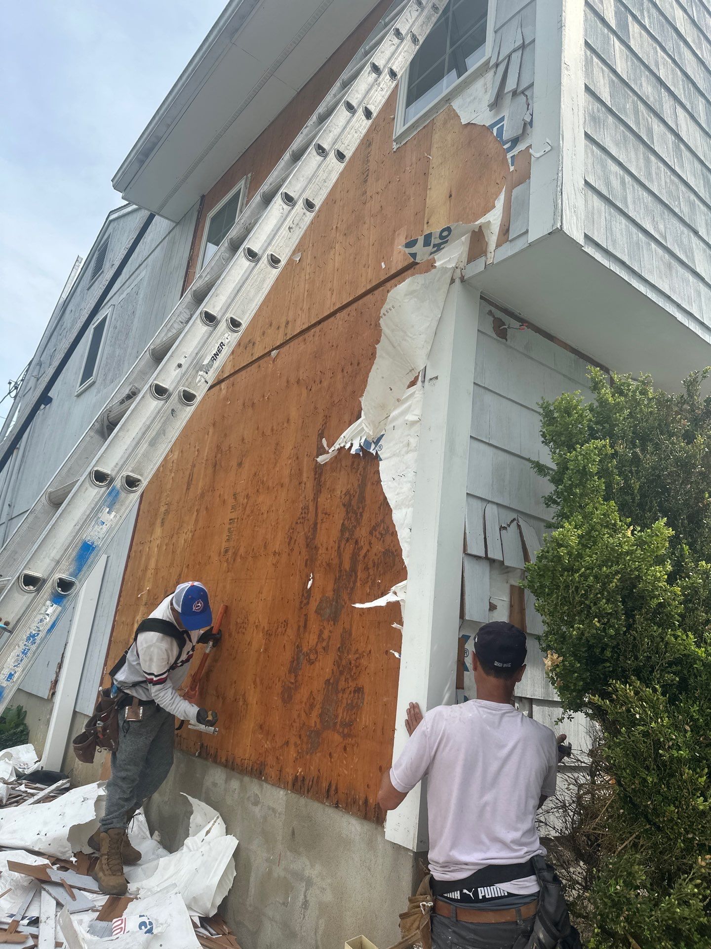 Siding Installation using Certainteed Cedar Impressions Straight Edge Perfection Shingles - D7 - Pacific Blue by A Plus Exterior