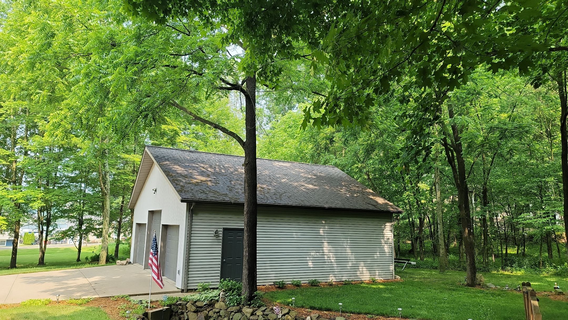 Owens Corning Color: Williamsburg Gray by Eagle Eye Roofing