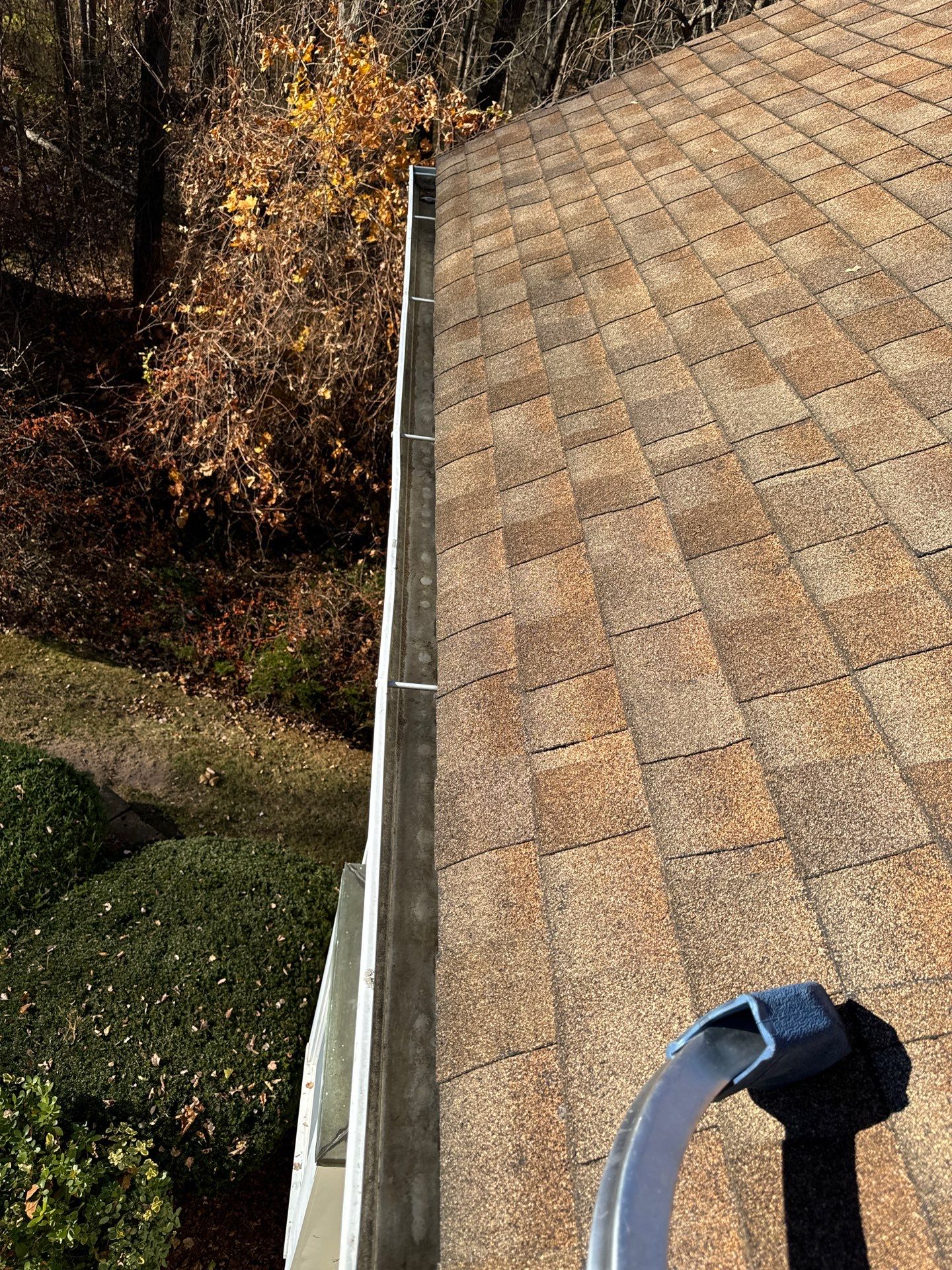 Commercial gutter cleaning Connecticut after photo with clean gutters