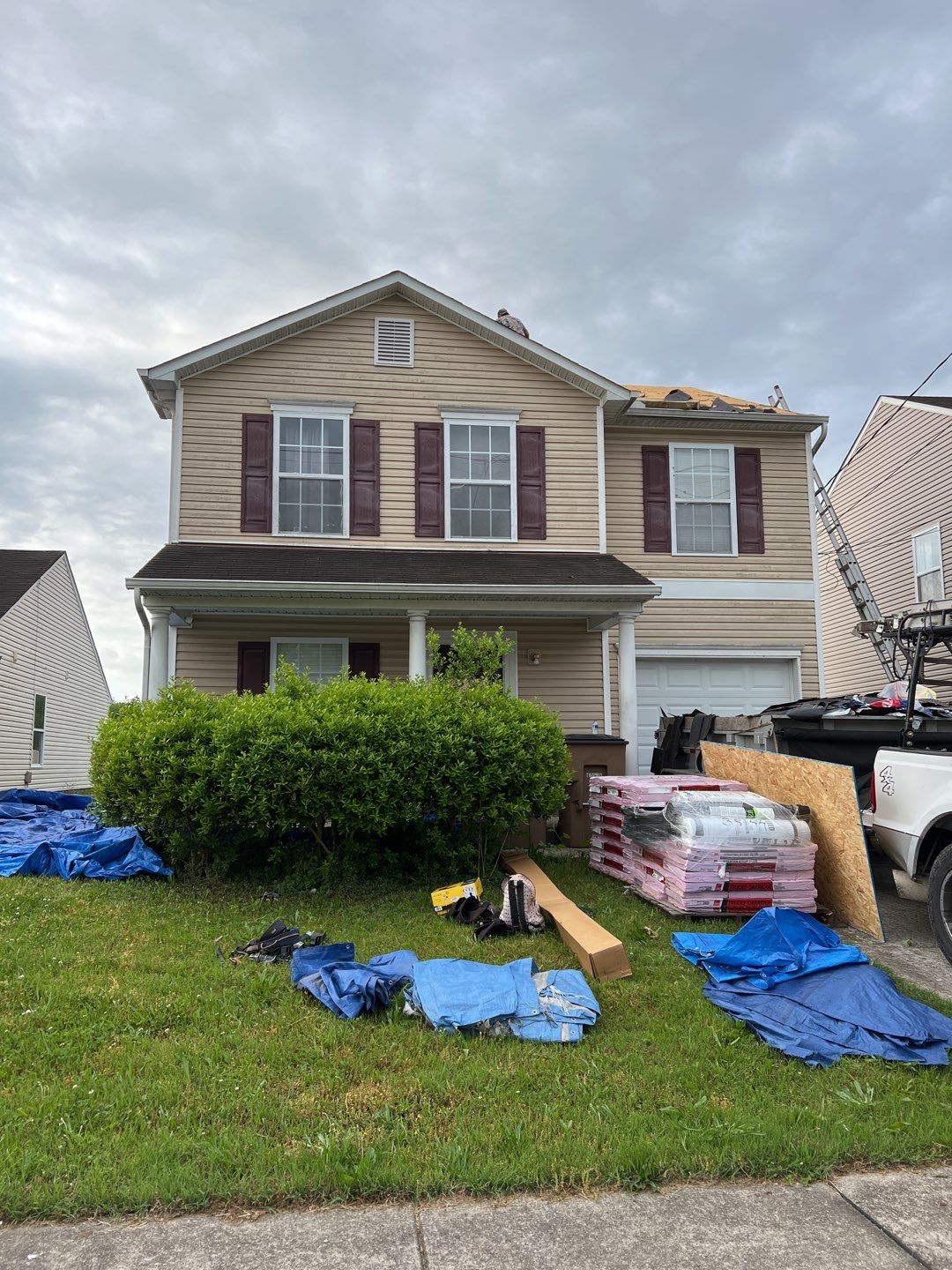 Residential Roofing Installation using Owens Corning TruDef Oakridge Roofing System by Undersun Roofing 