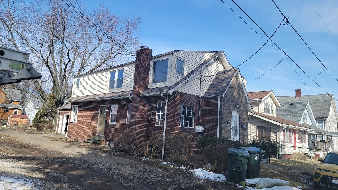 ATLAS PINNACLE COLOR: MAJESTIC SHAKE DRIP EDGE: WHITE by Eagle Eye Roofing