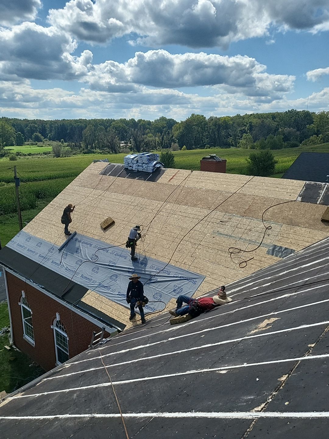 ATLAS PINNACLE COLOR: BLACK PRISTINE by Eagle Eye Roofing