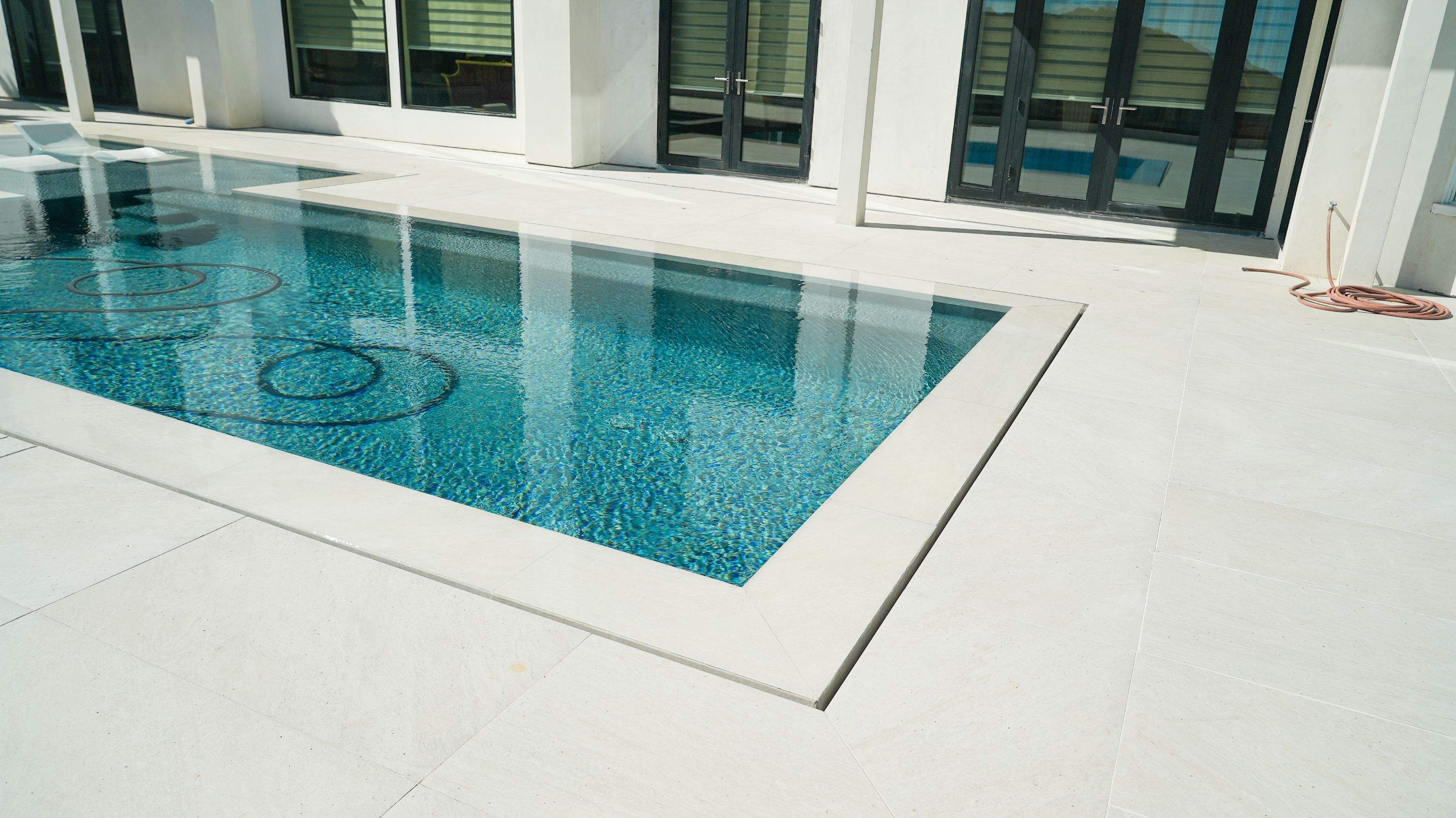 Zero-edge Pool & Backyard Trnasformation by Lax Home Inc 