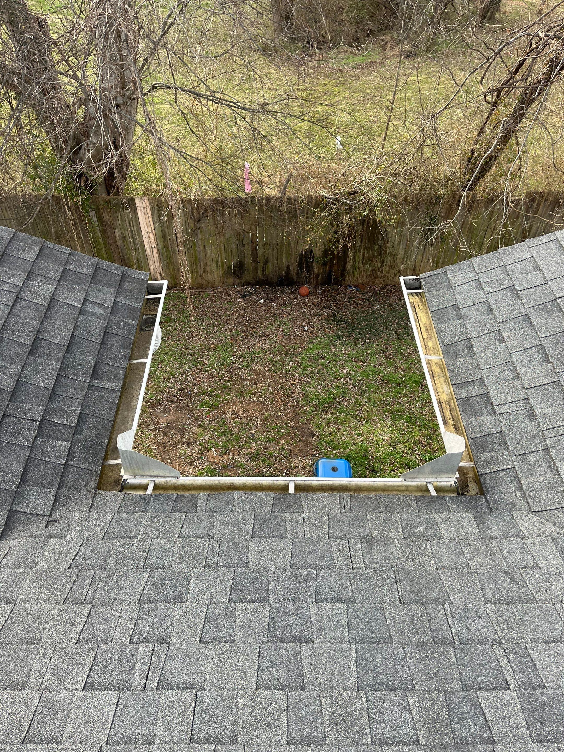 Commercial gutter cleaning Franklin & Murfreesboro after photo with clean gutters