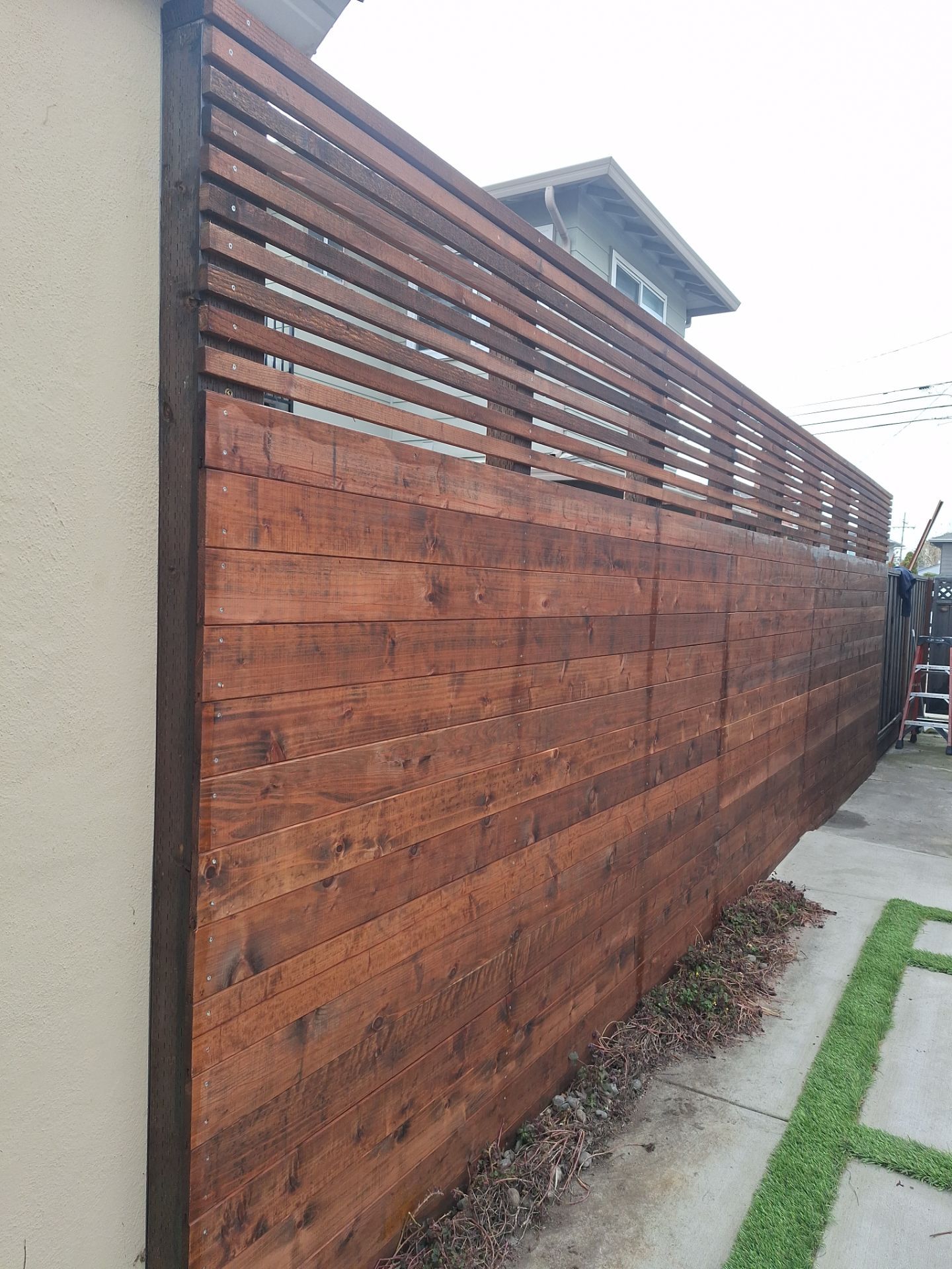 Horizontal T&G with Horizontal 1x2 Lattice by Fremont Fence Inc