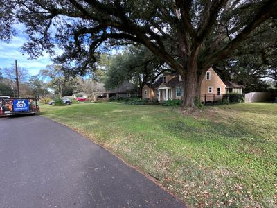RESIDENTIAL LAWN MAINTENANCE
