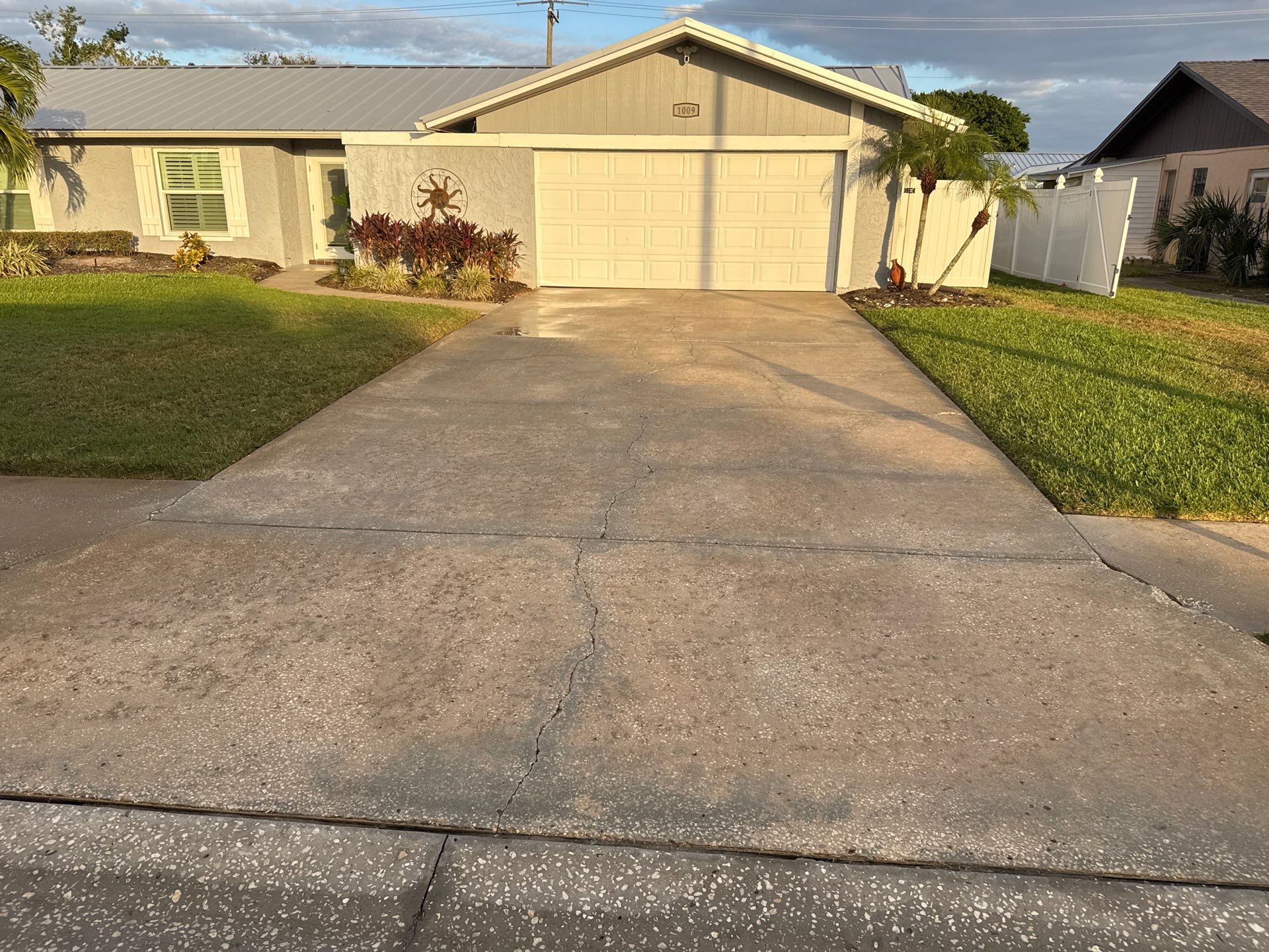 West Bradenton Pressure Washing and Rust Treatment by Sunshine AquaWash