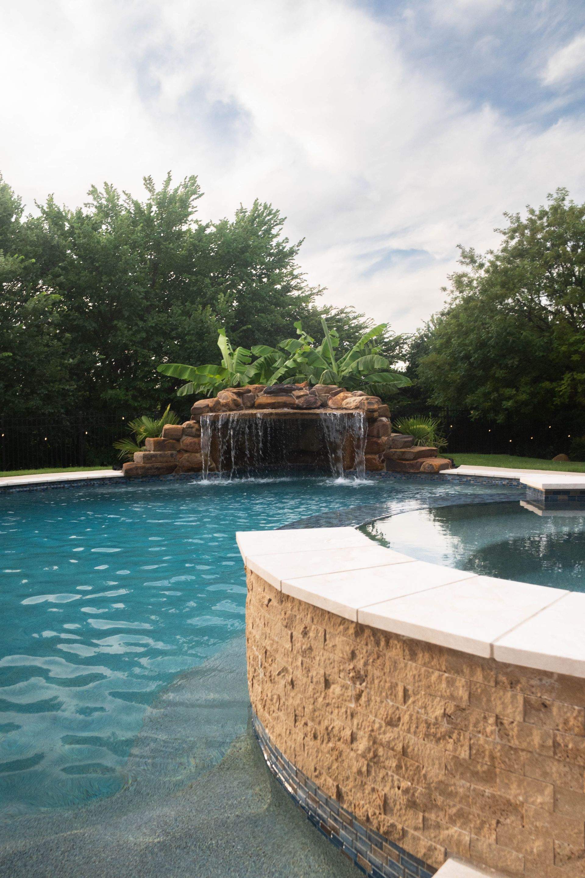 Large Freeform Resort-Style Pool by Pinnacle Pools and Spas - DFW