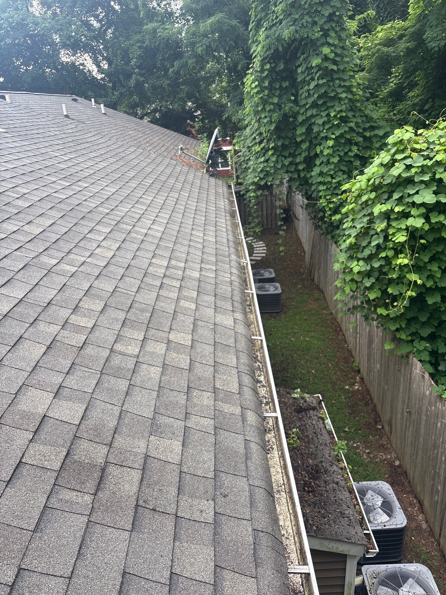 Commercial gutter cleaning York, PA after photo with clean gutters