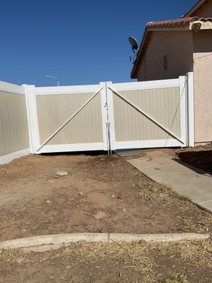 Fence Installation using Vinyl