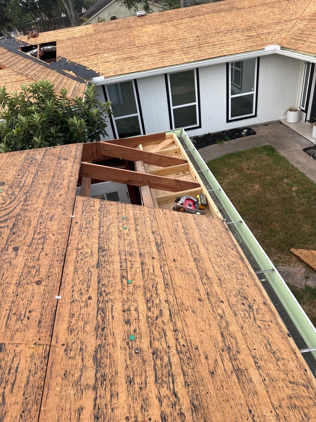 Residential Roofing Installation using Owen's Corning Duration (Lifetime) Shingles by Roof Repair Company