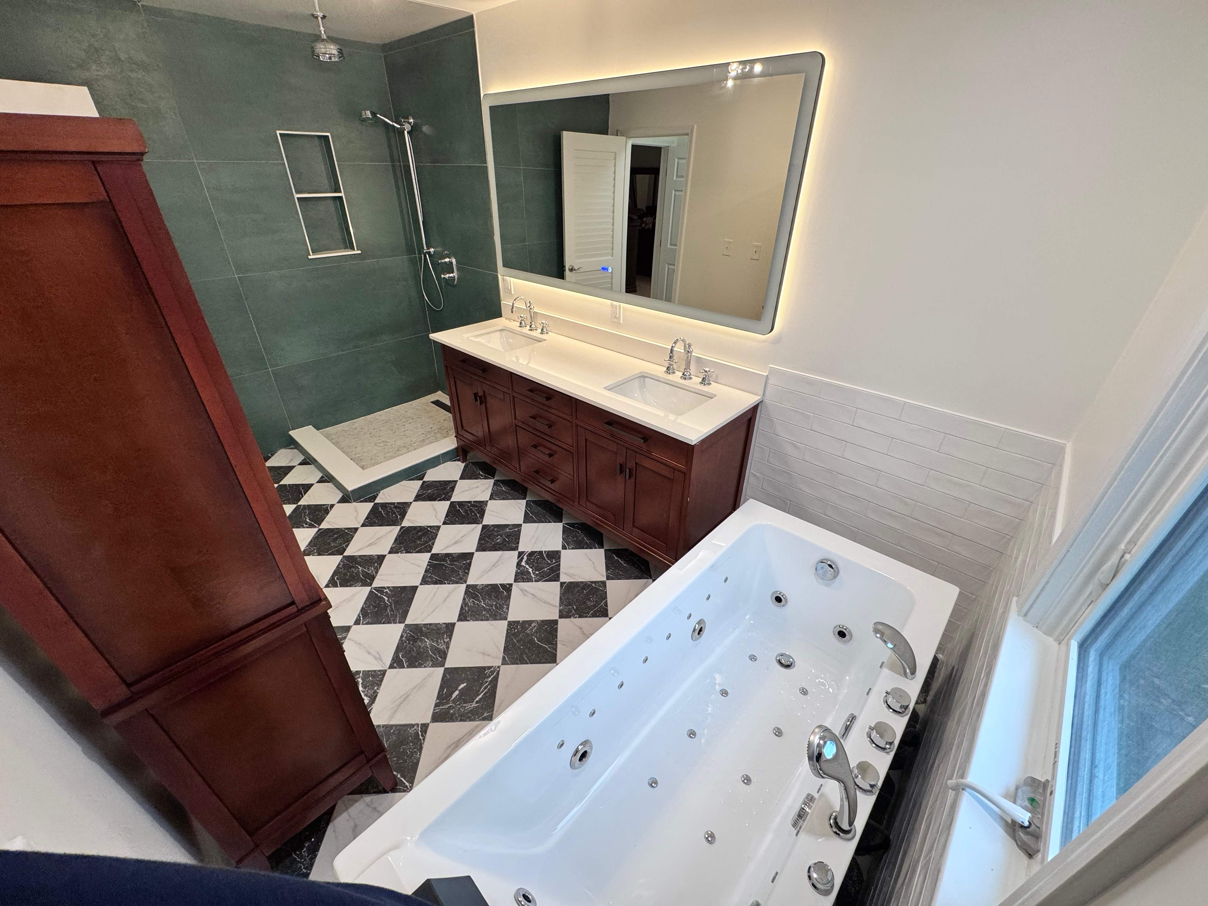 Master bathroom remodeling by Prudencio