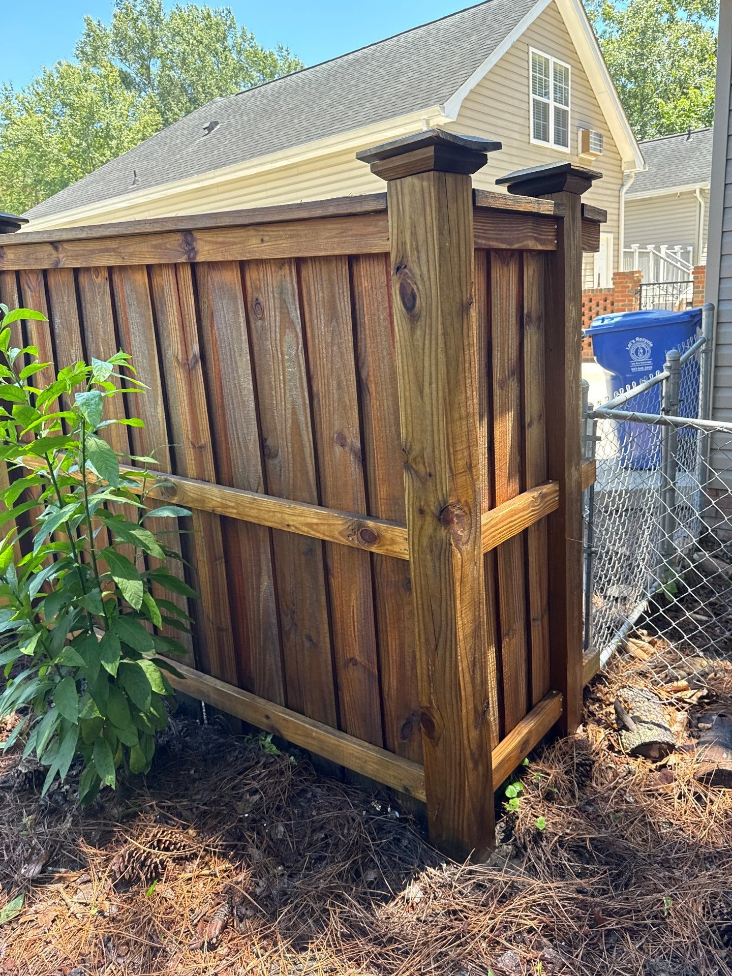 Wood Fence using Wood Sealant by DuraSeal