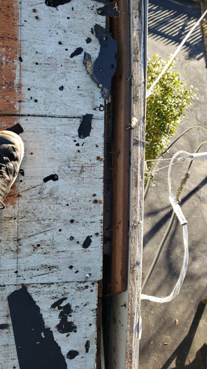 Arlington: CertainTeed Landmark Designer Shingles in Cobblestone Gray by RM Banning, Inc.