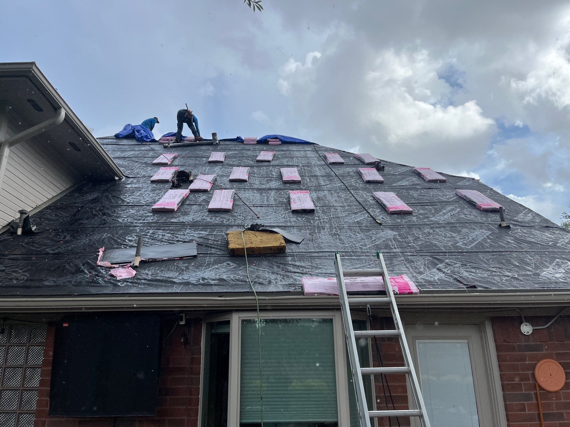 Residential Roofing Installation using Owen's Corning Duration (Lifetime) Shingles by Roof Repair Company