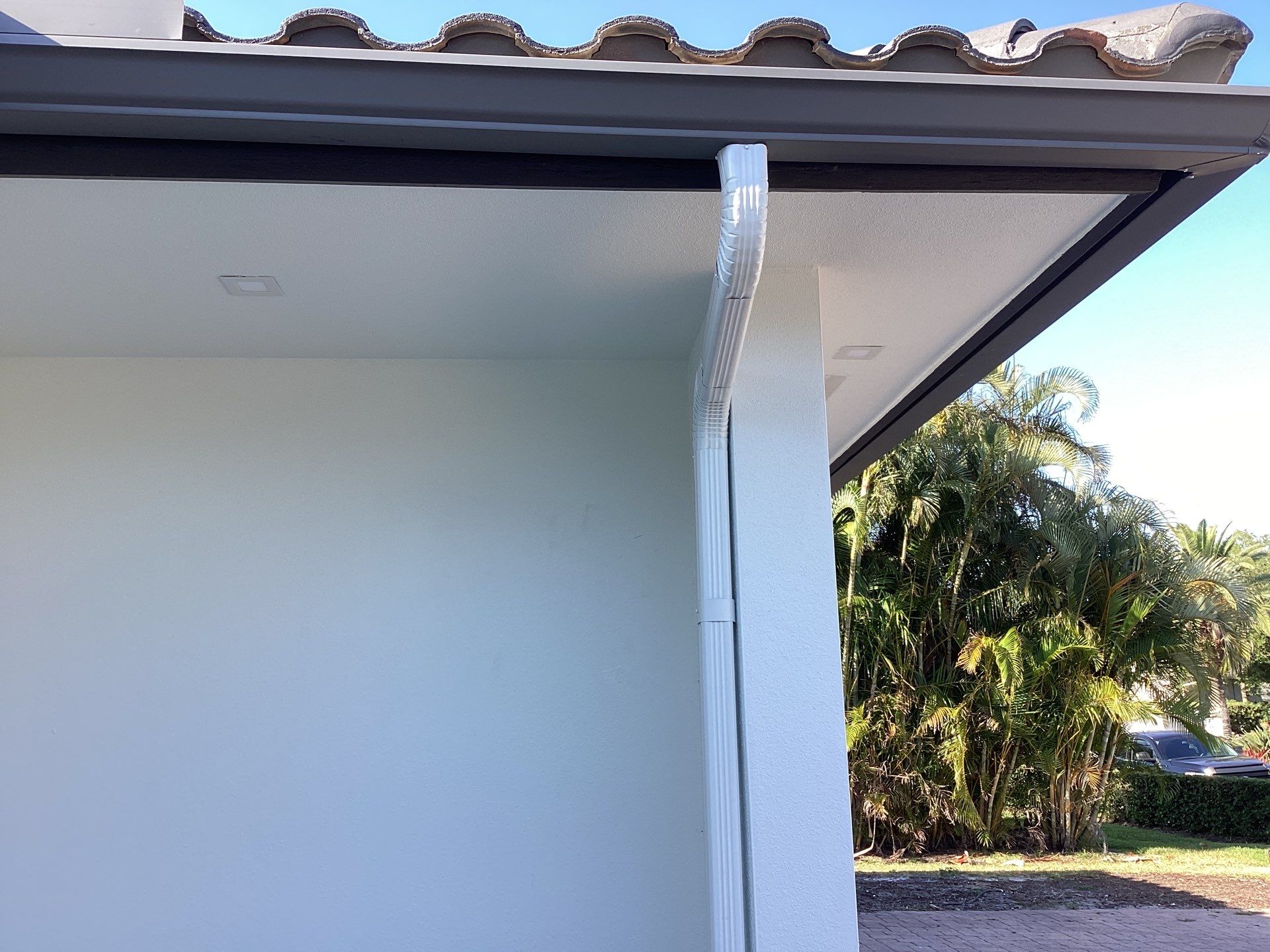 6 Inch Seamless Gutters using bronze gutters in Sarasota FL by Gutter Professors