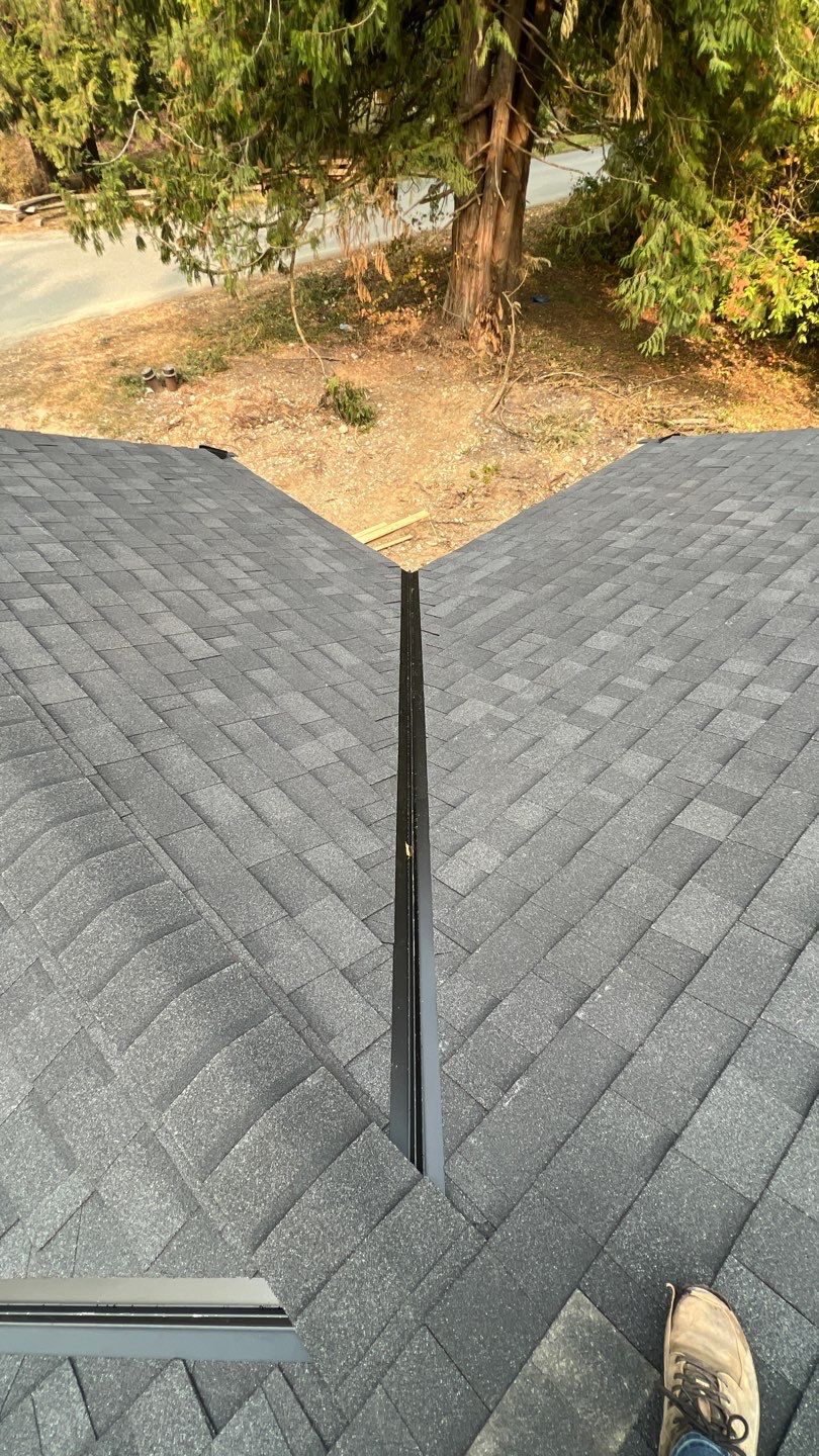 Residential Roofing Installation using OC Oakridge shingles by Top Notch Roofing Inc