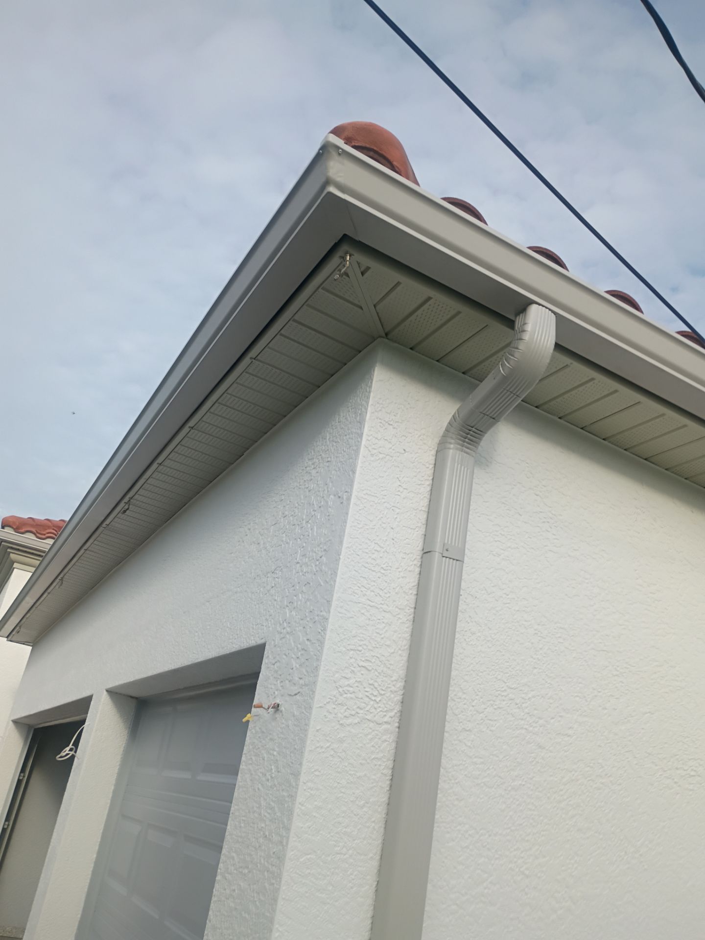 7 inch seamless gutters using Seamless Aluminum Gutters in Fort Myers, FL by Gutter Professors