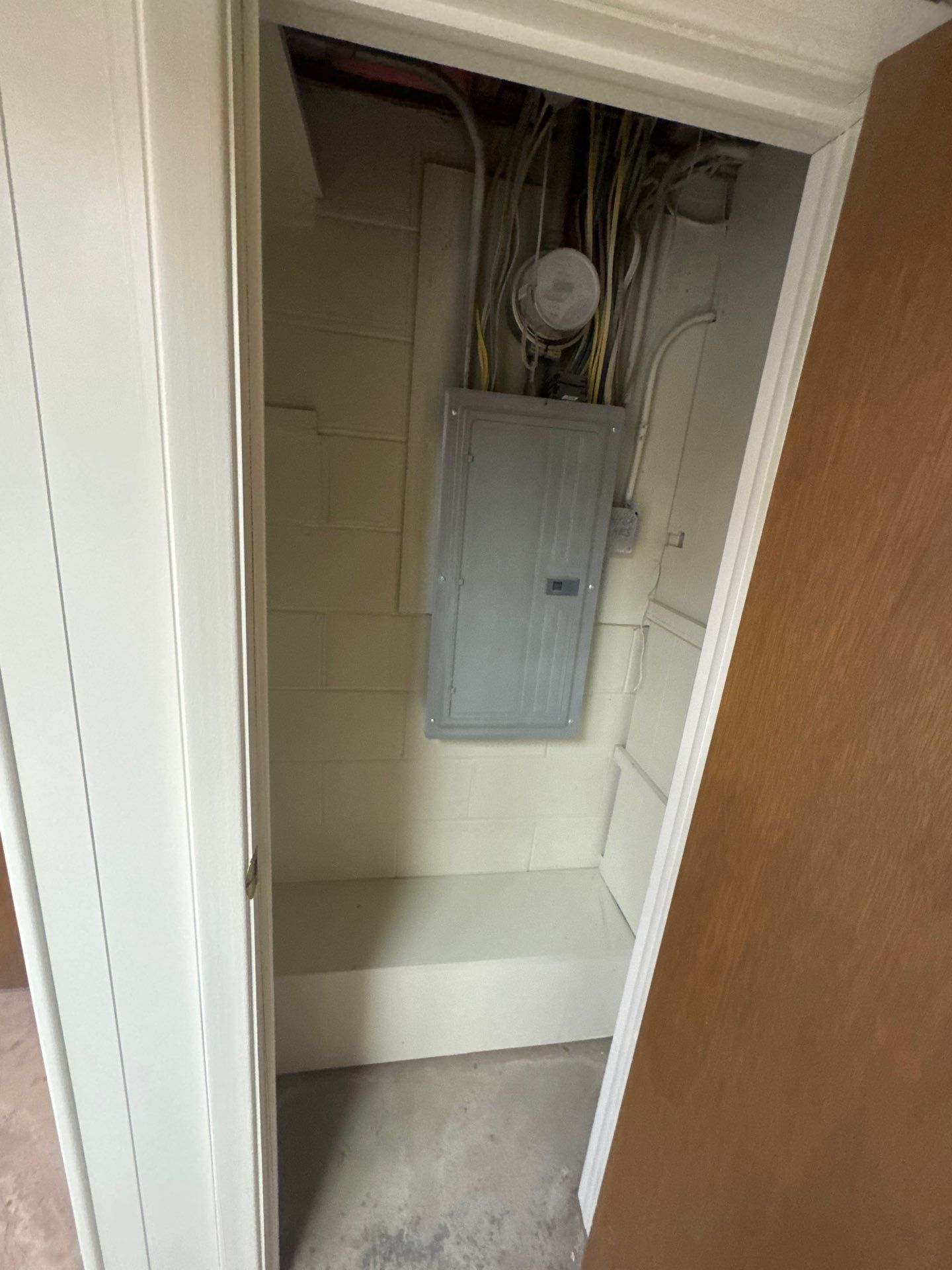 Full Interior Repaint to put the house up for sale by Midwest Paint LLC
