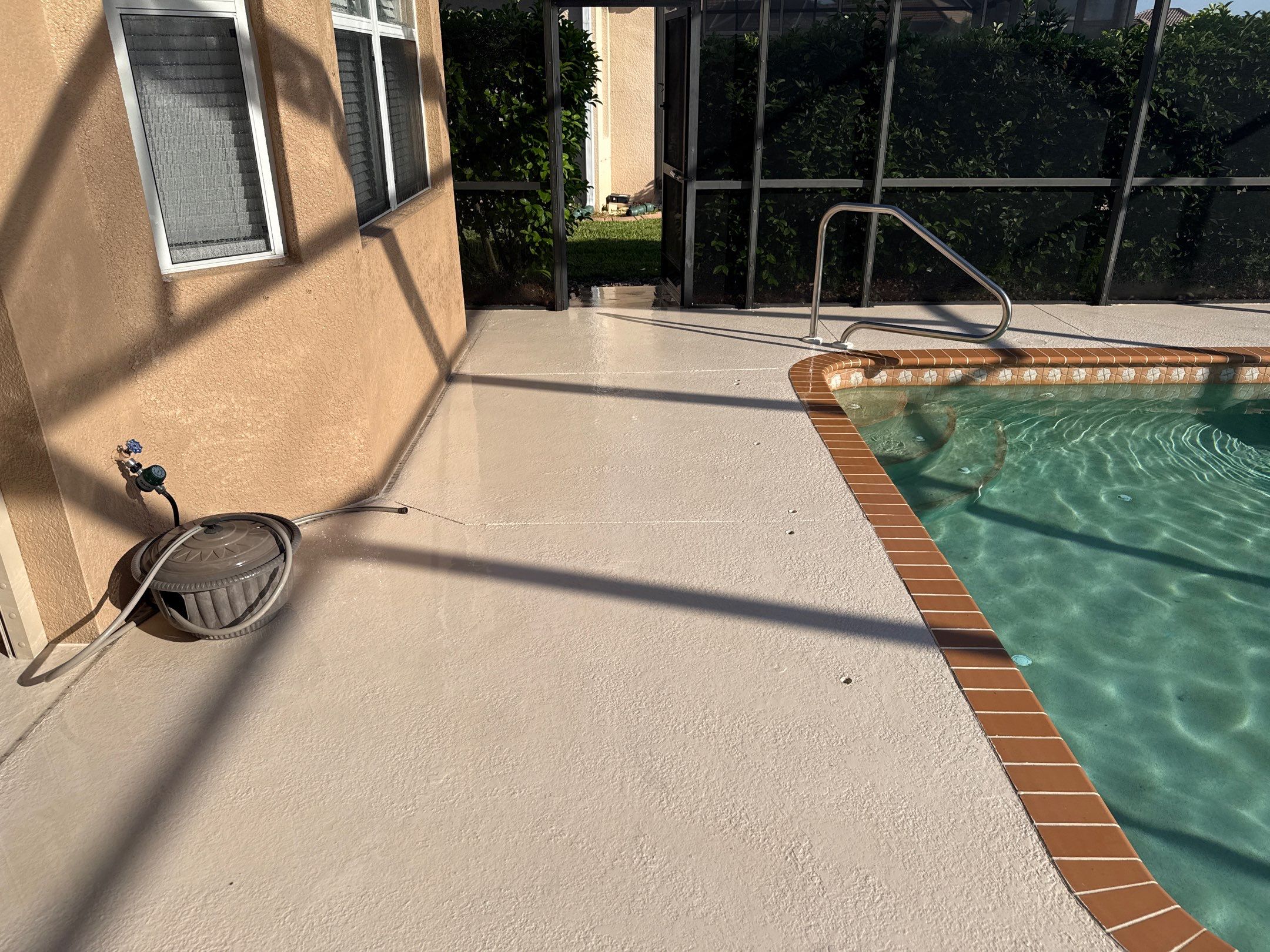 Driveway, Pool Deck & Lanai Cleaning   – Heritage Harbour Golf Club, Bradenton, FL by Sunshine AquaWash