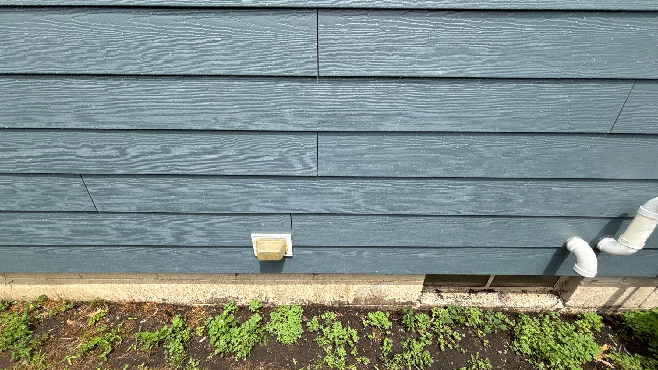 Siding Replacement using Hardie Plank S8 1/4" by 180 Contractors