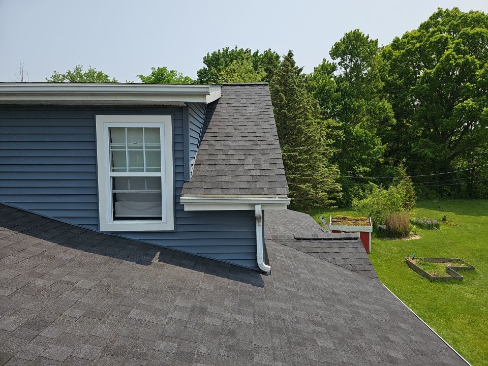 ATLAS PINNACLE COLOR: PRISTINE BLACK by Eagle Eye Roofing