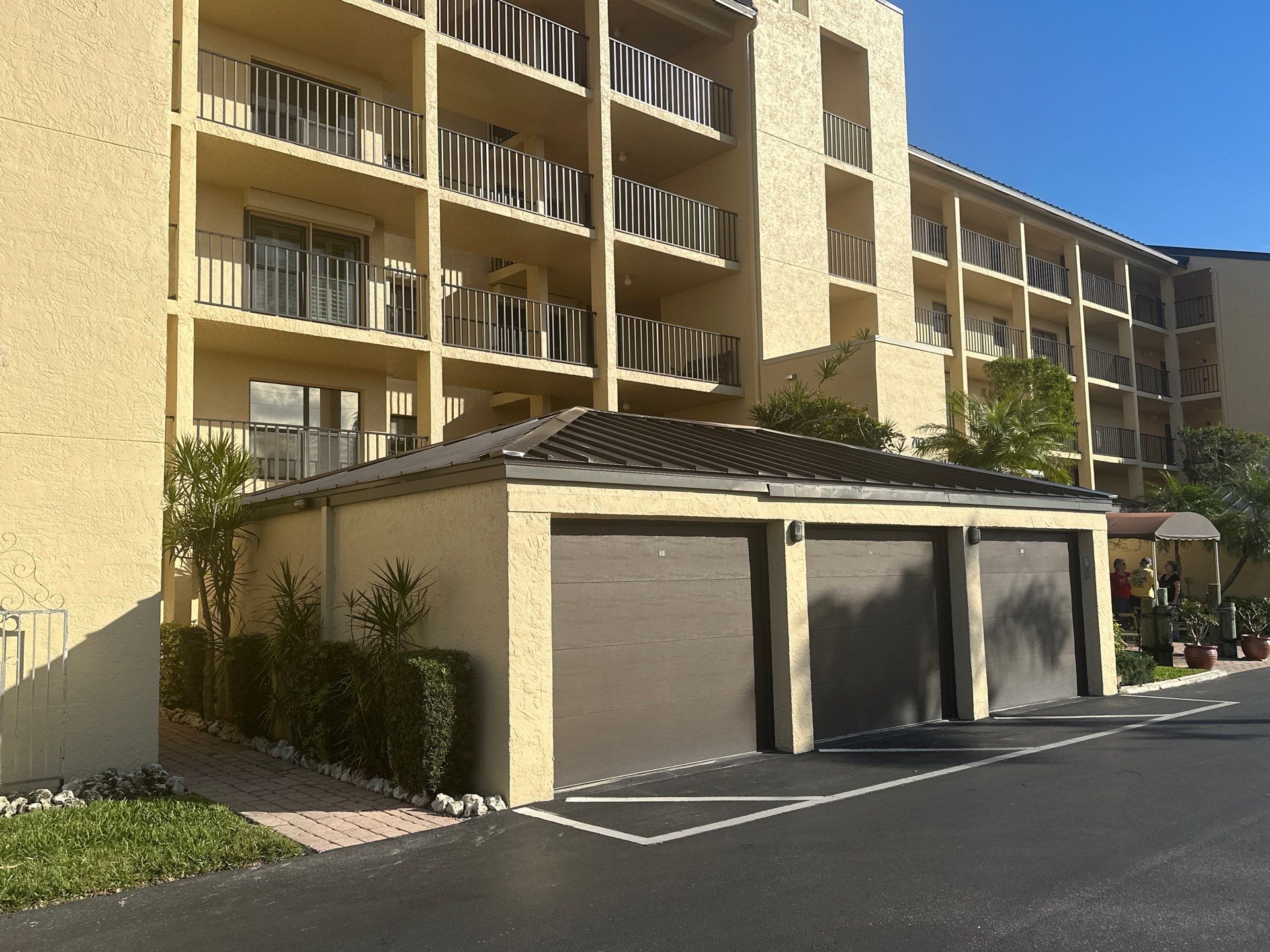 6-Inch Seamless Gutters in Cape Coral FL by Gutter Professors