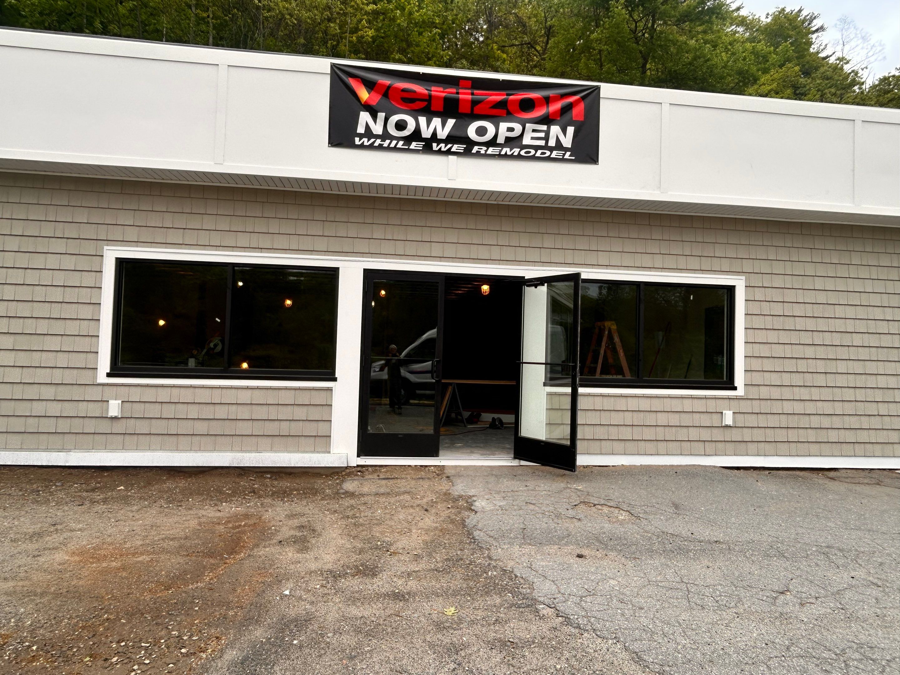 Commercial Door & Storefront using Kawneer 190 Narrow Stile Doors by Cheshire Glass Company