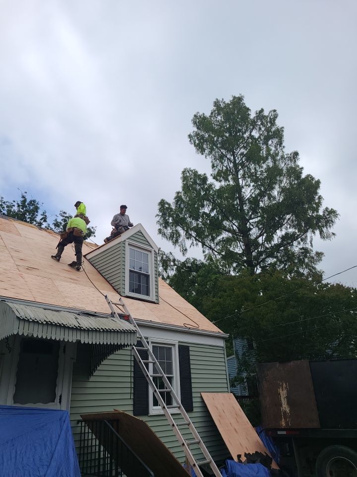 Arlington: CertainTeed Landmark Architectural Shingle in Georgetown Gray by RM Banning, Inc.