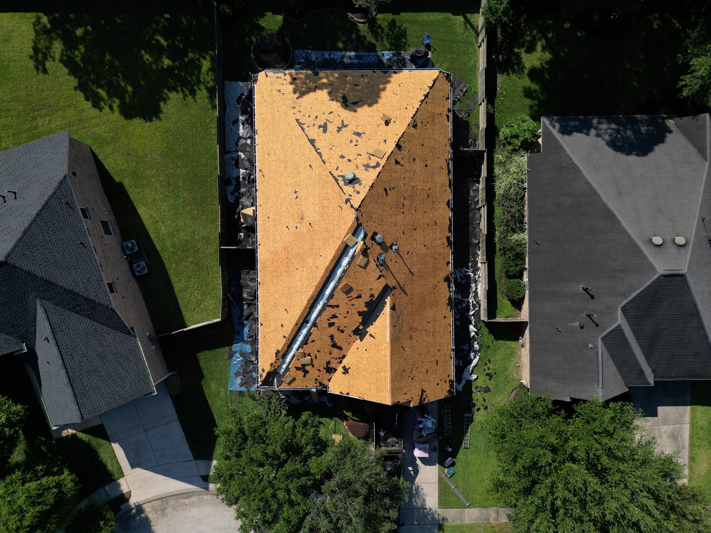OC Duration Onyx Black by HHH Roofing & Construction