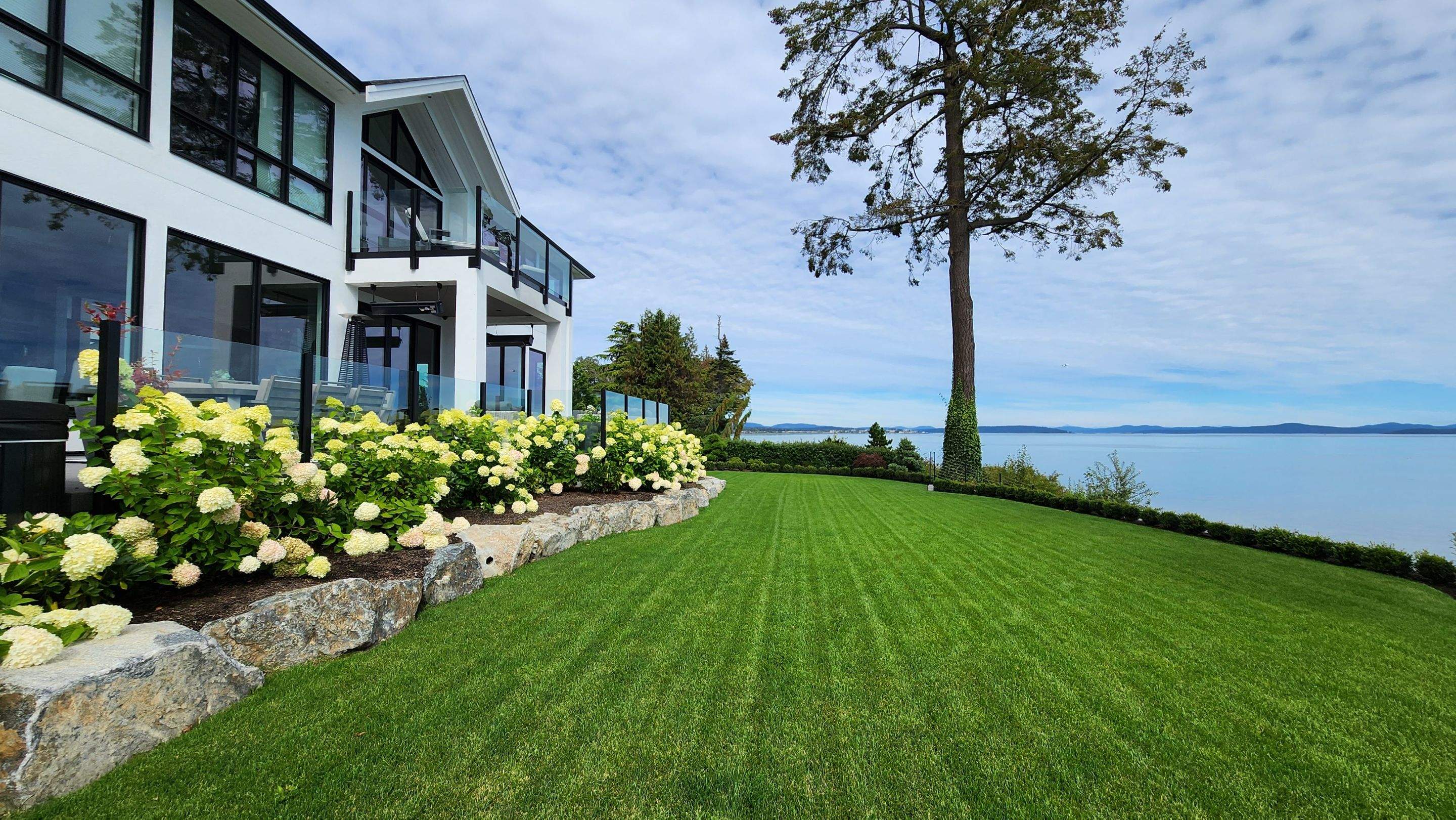 Residencial Property in Saanichton  by Habanero Garden and Exterior Care